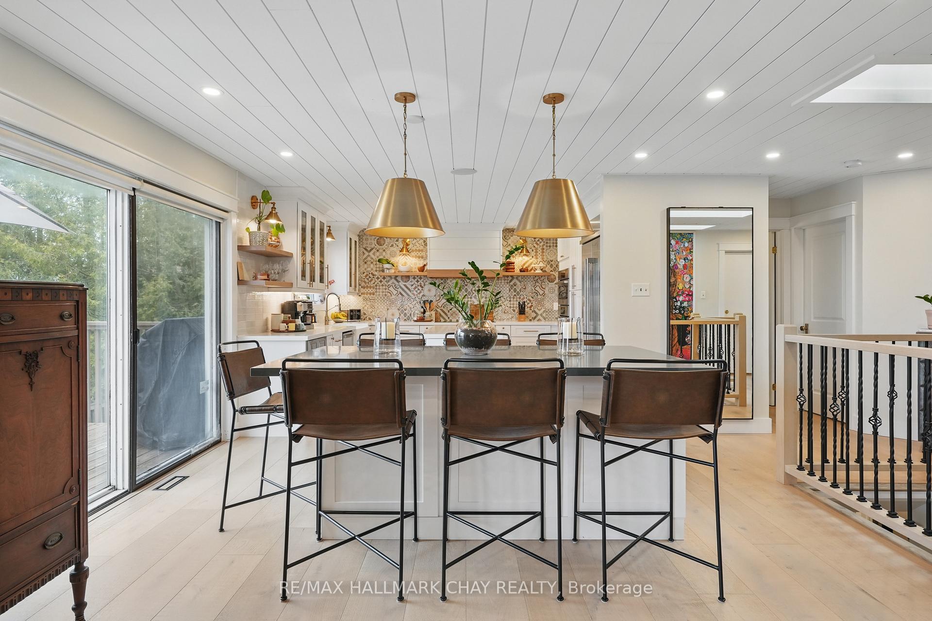 Photo 9 of 133 Fox Run, Barrie, Letitia Heights — HOMEH