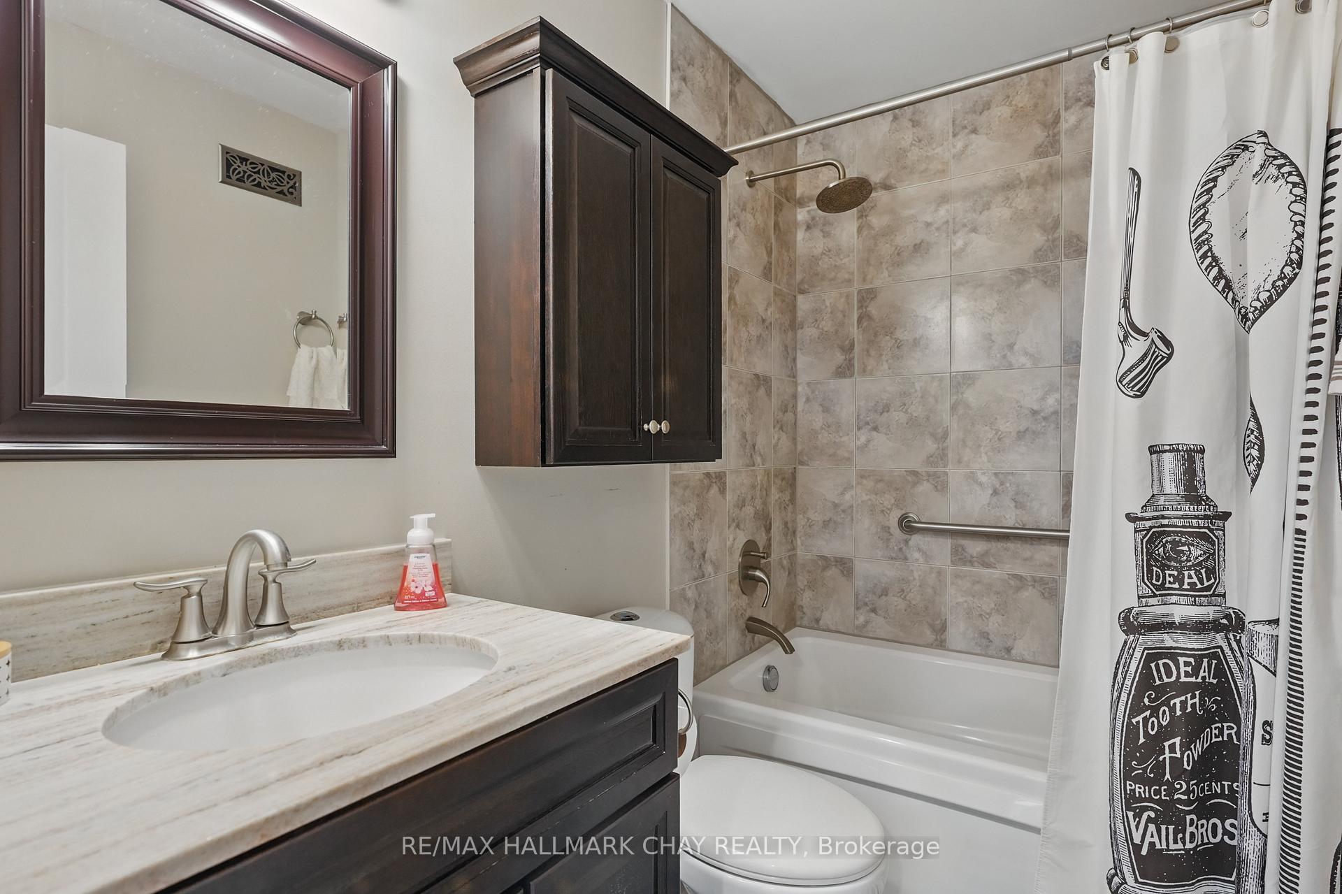 Photo 15 of 133 Fox Run, Barrie, Letitia Heights — HOMEH