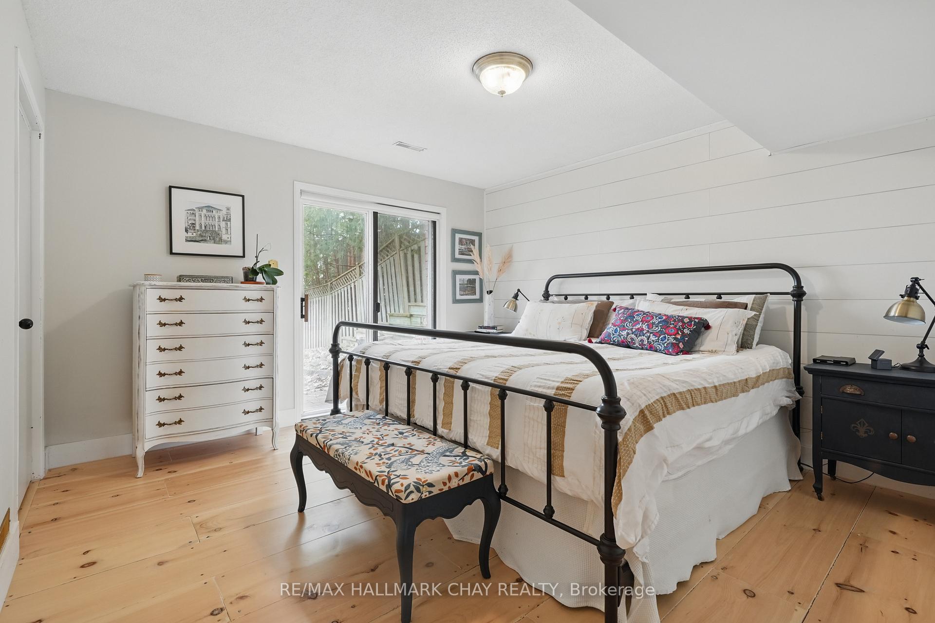 Photo 16 of 133 Fox Run, Barrie, Letitia Heights — HOMEH