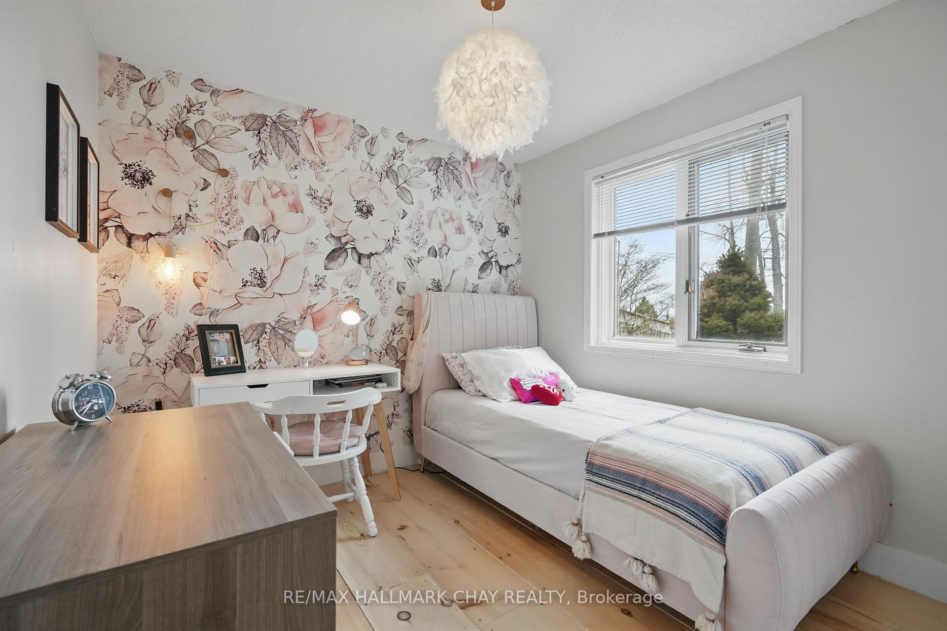 Photo 17 of 133 Fox Run, Barrie, Letitia Heights — HOMEH