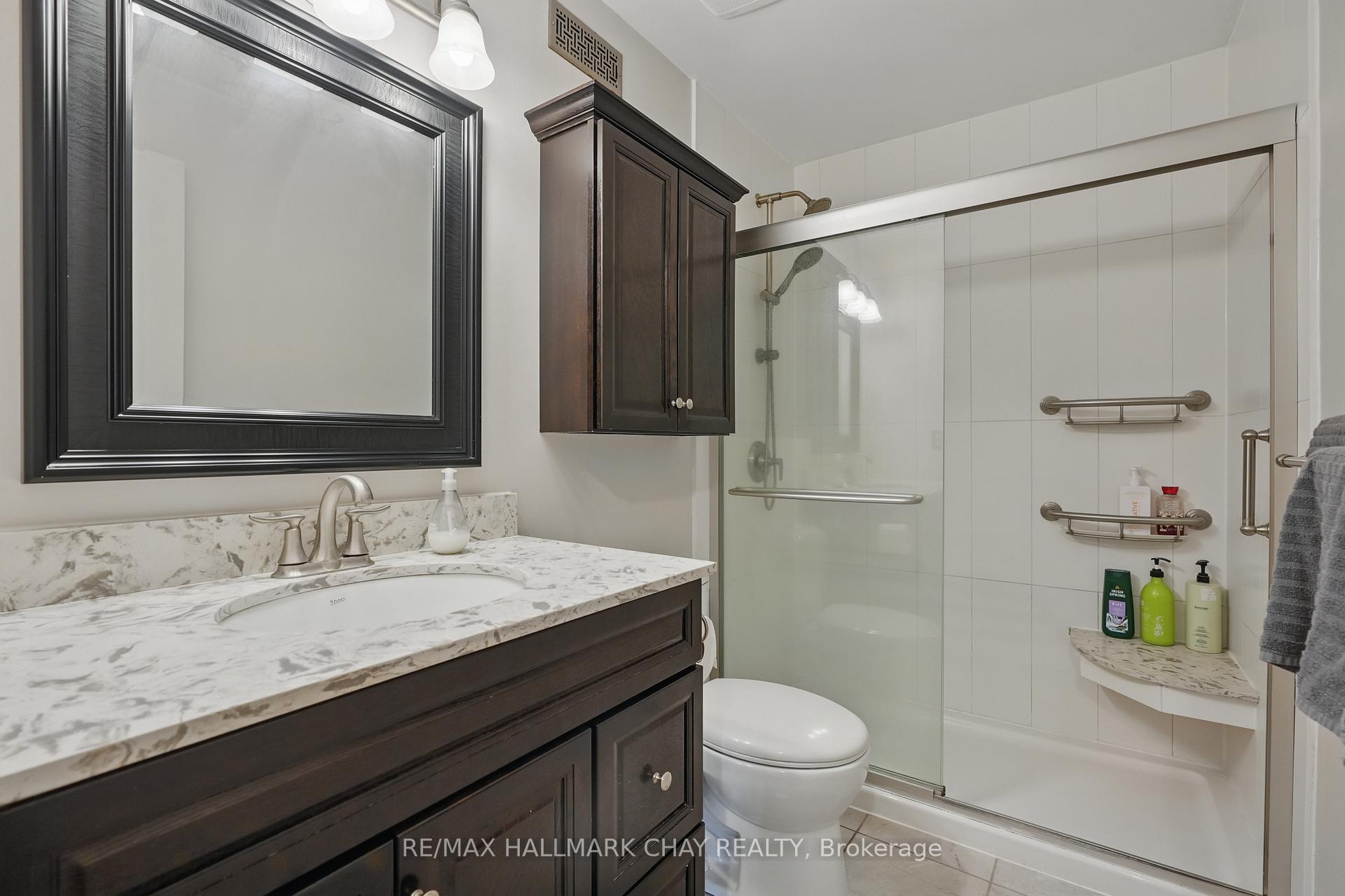 Photo 19 of 133 Fox Run, Barrie, Letitia Heights — HOMEH