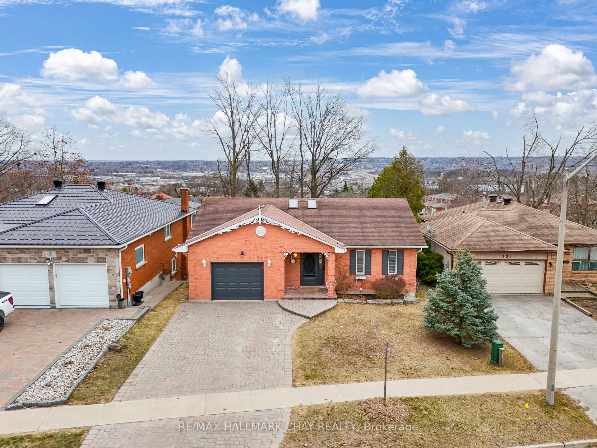 Photo 24 of 133 Fox Run, Barrie, Letitia Heights — HOMEH