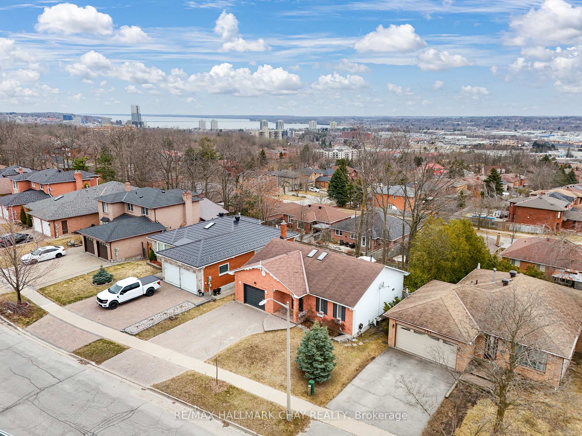 Photo 25 of 133 Fox Run, Barrie, Letitia Heights — HOMEH