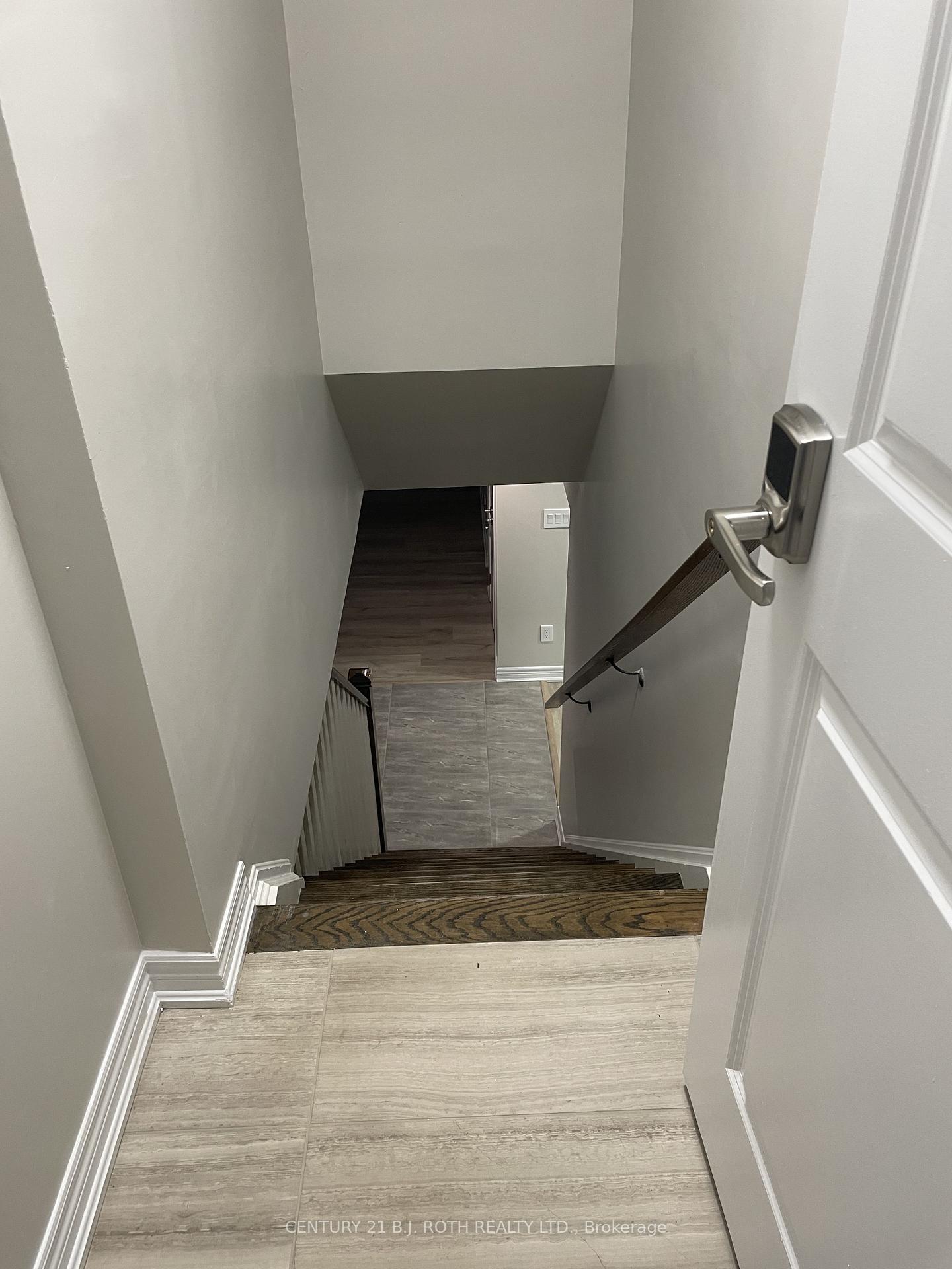 Photo 2 of 225 Cox Mill Road, Barrie, Painswick North — HOMEH