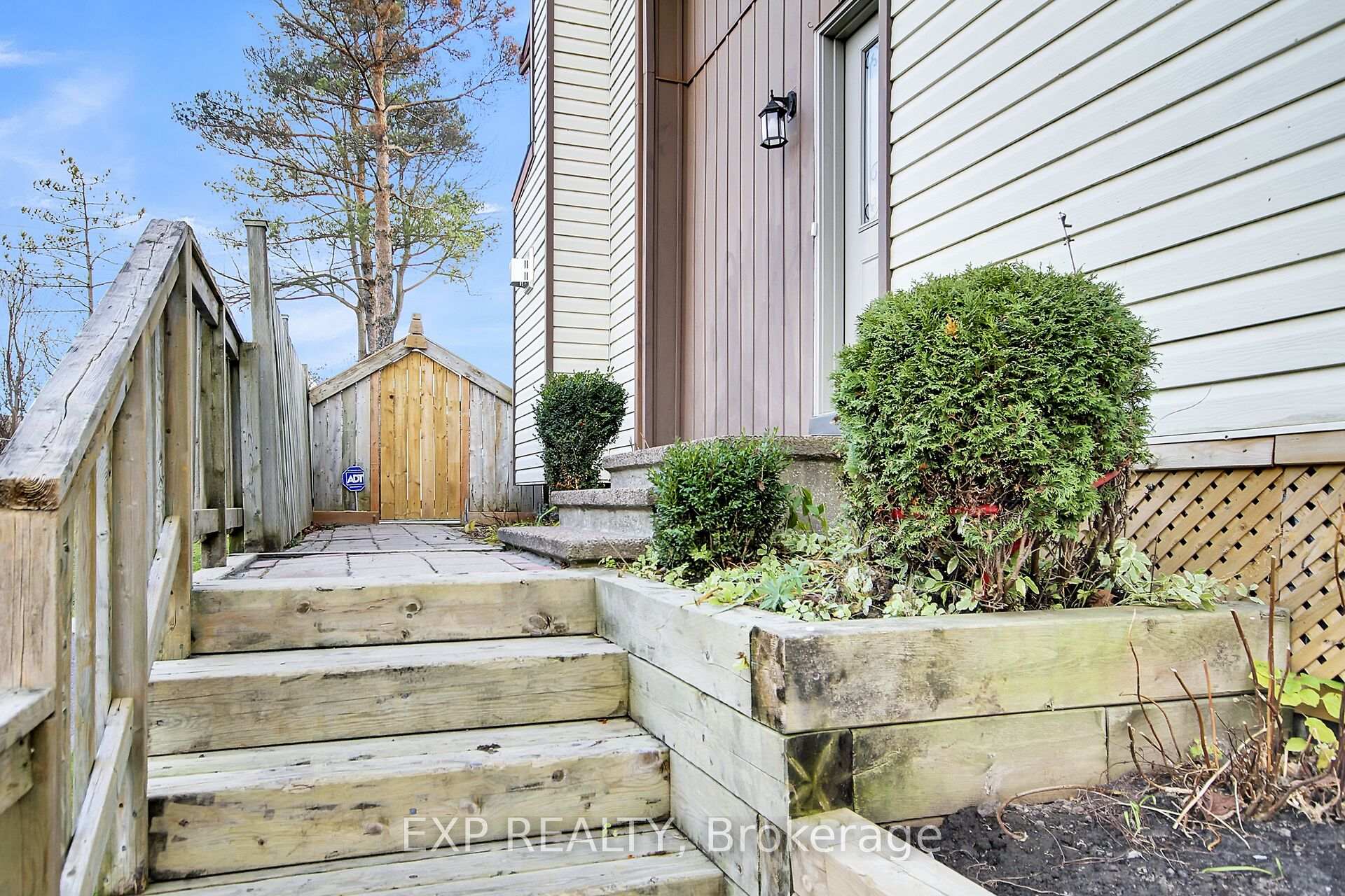 Photo 2 of 8 Henfield Avenue, Ottawa, Barrhaven - Knollsbrook — HOMEH