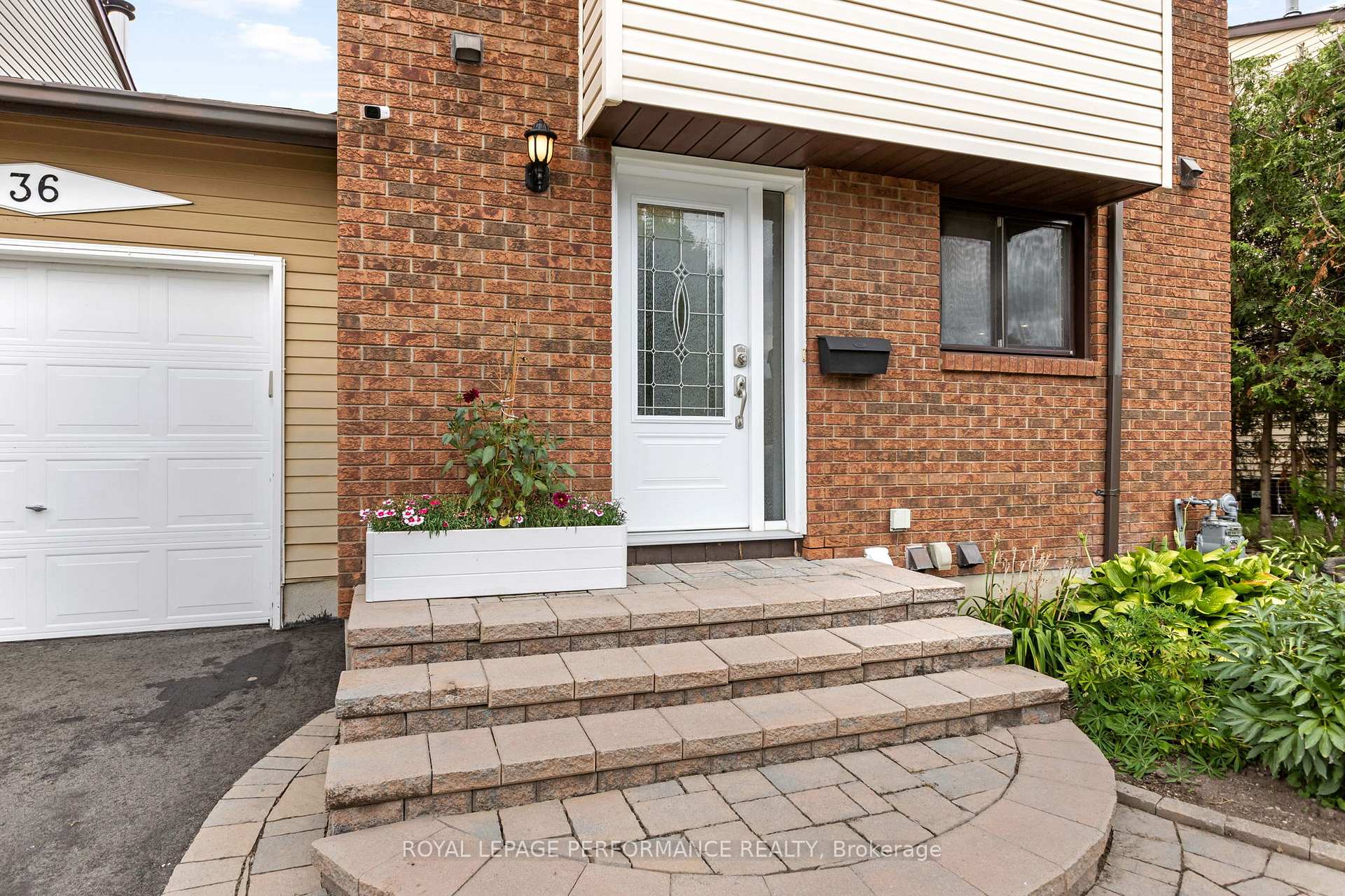 Photo 2 of 36 Berkshire Way, Ottawa, Barrhaven - Pheasant Run — HOMEH