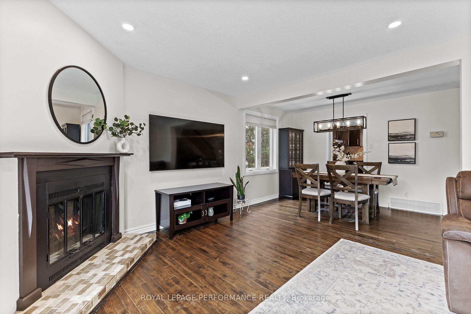 Photo 5 of 36 Berkshire Way, Ottawa, Barrhaven - Pheasant Run — HOMEH