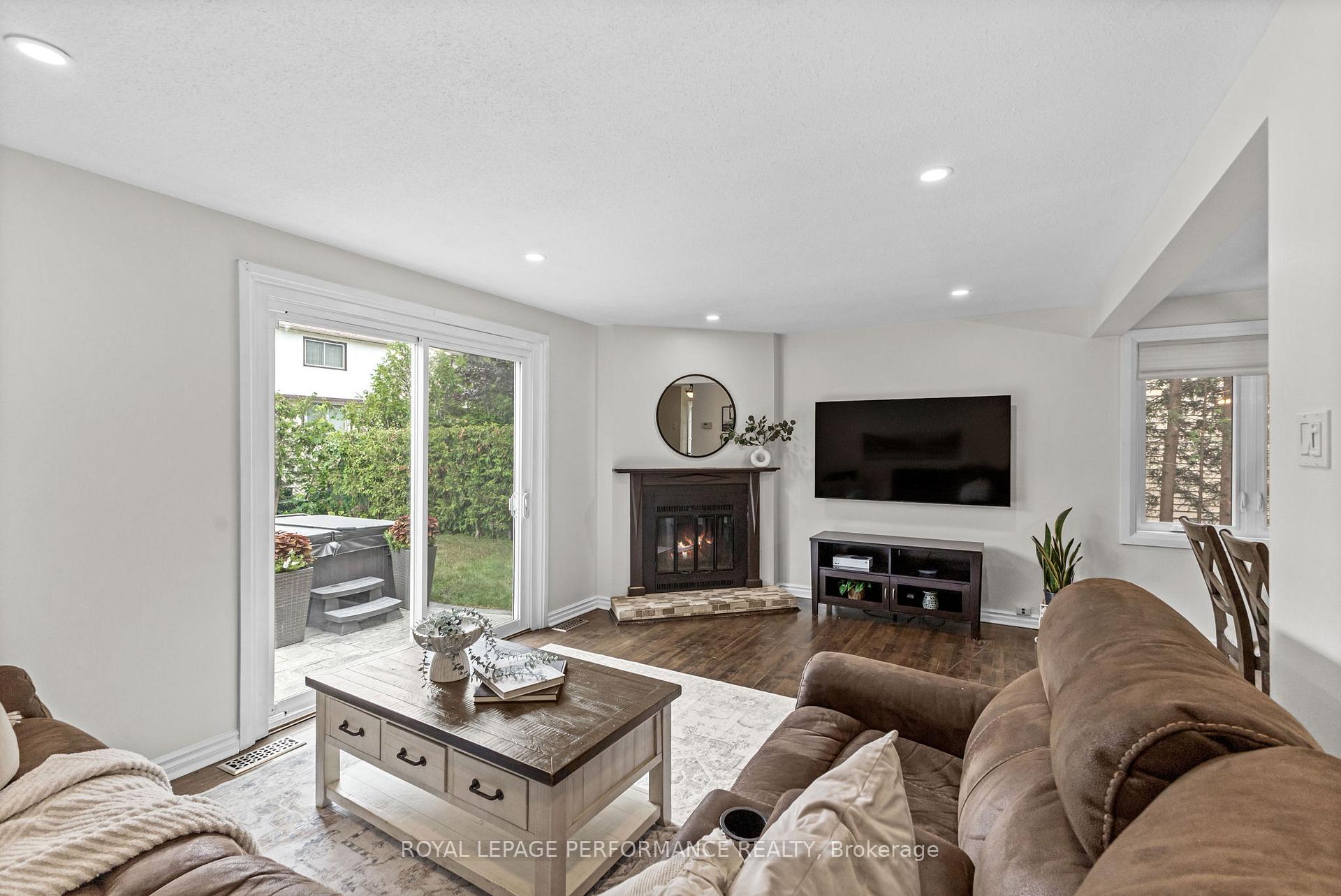 Photo 3 of 36 Berkshire Way, Ottawa, Barrhaven - Pheasant Run — HOMEH