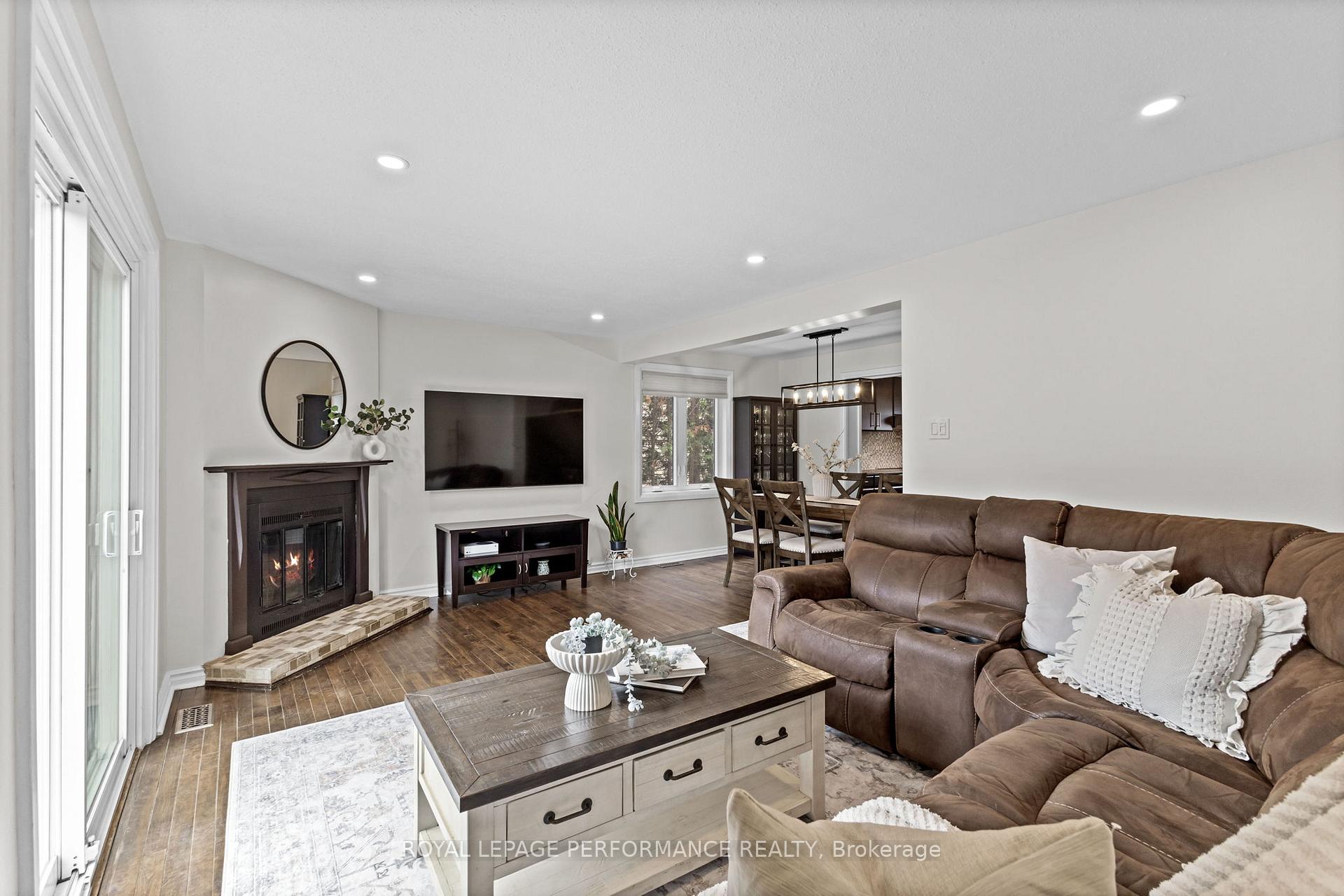 Photo 6 of 36 Berkshire Way, Ottawa, Barrhaven - Pheasant Run — HOMEH