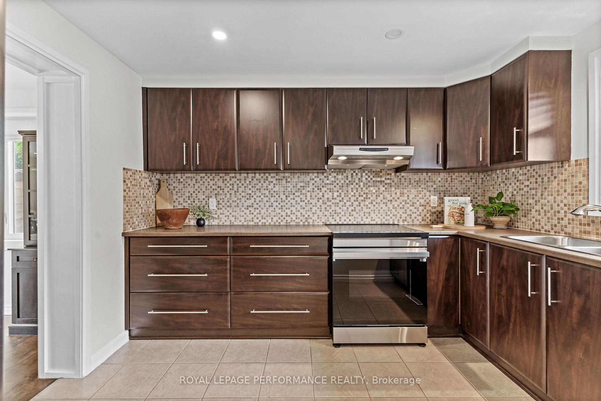 Photo 26 of 36 Berkshire Way, Ottawa, Barrhaven - Pheasant Run — HOMEH