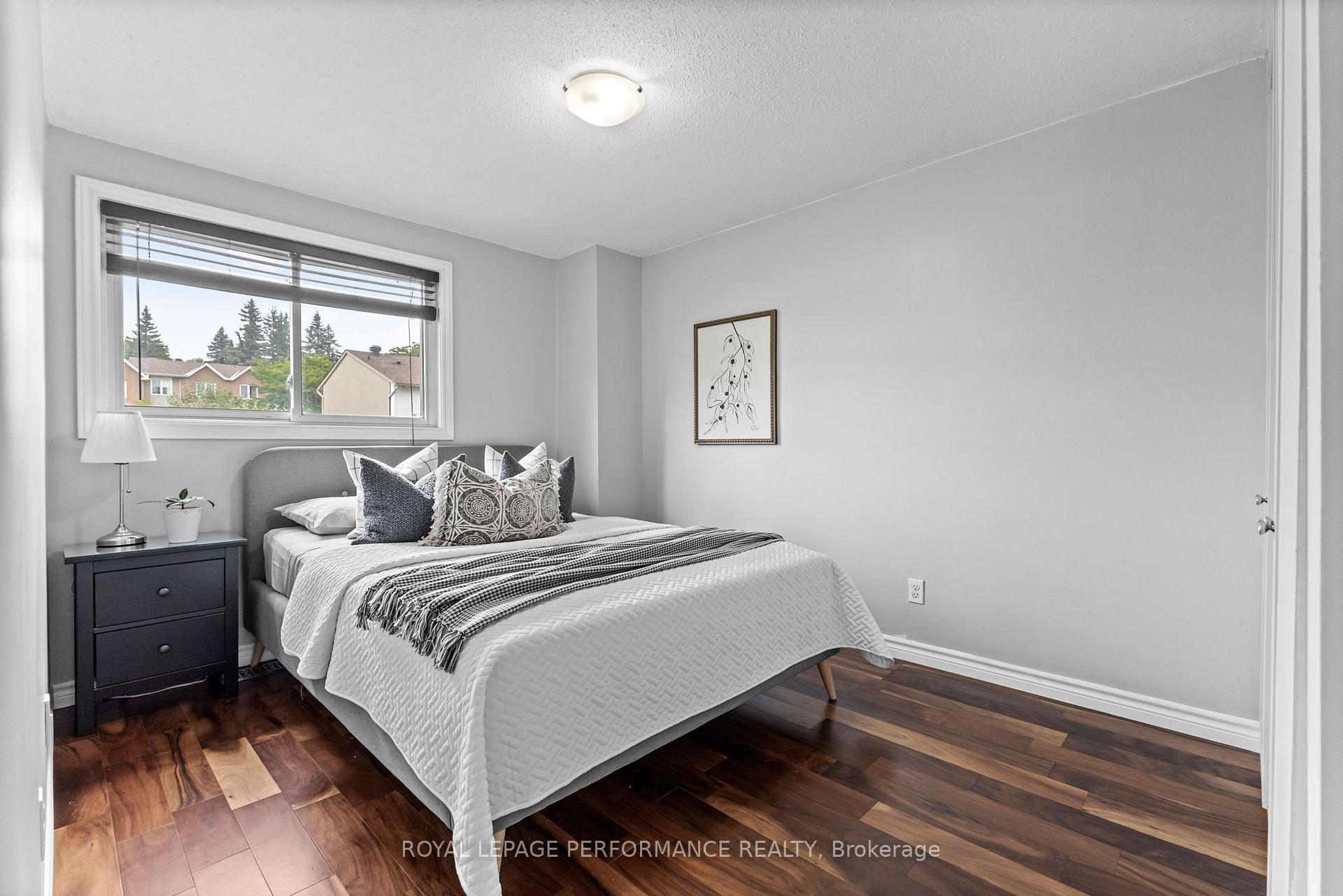 Photo 15 of 36 Berkshire Way, Ottawa, Barrhaven - Pheasant Run — HOMEH