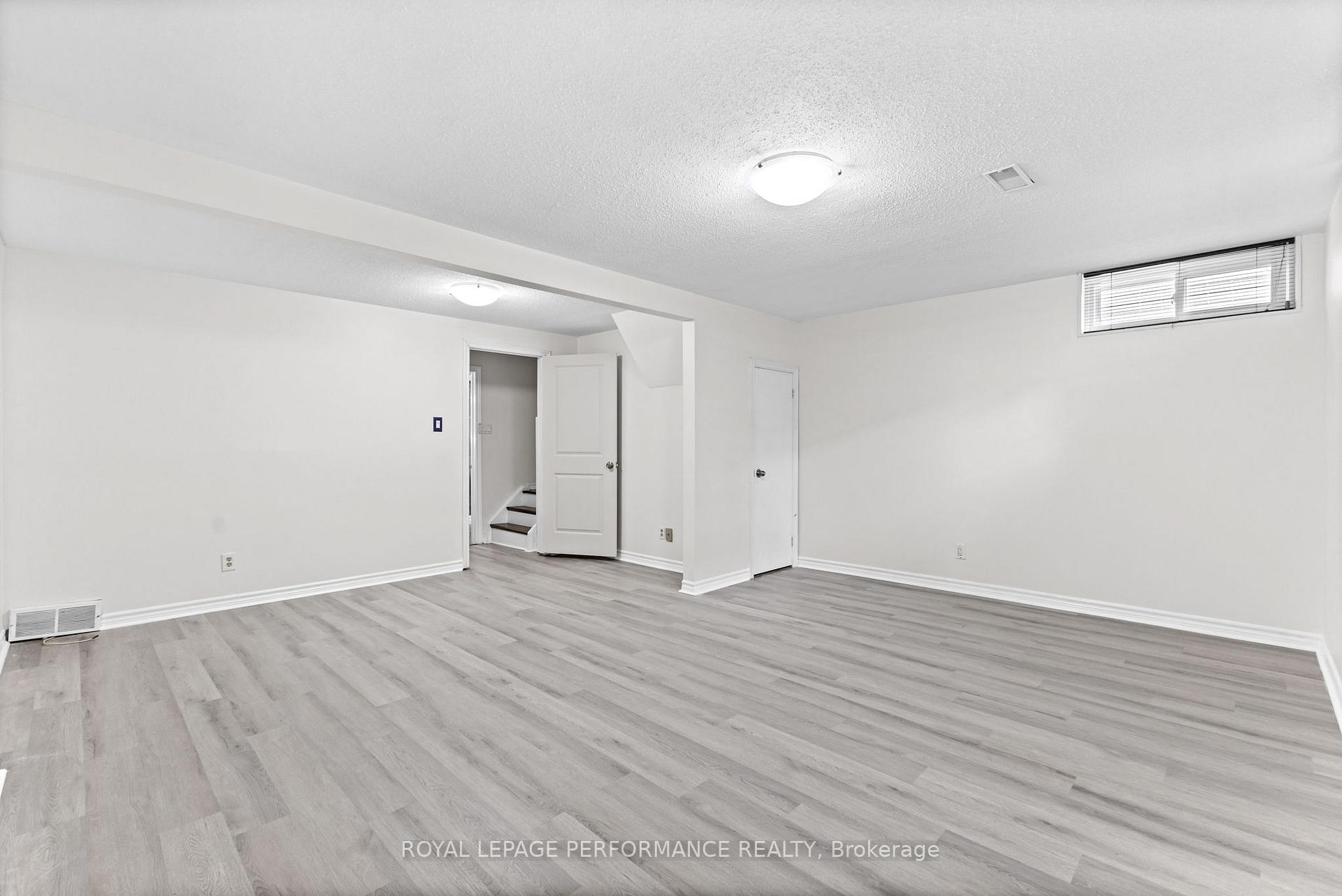 Photo 16 of 36 Berkshire Way, Ottawa, Barrhaven - Pheasant Run — HOMEH