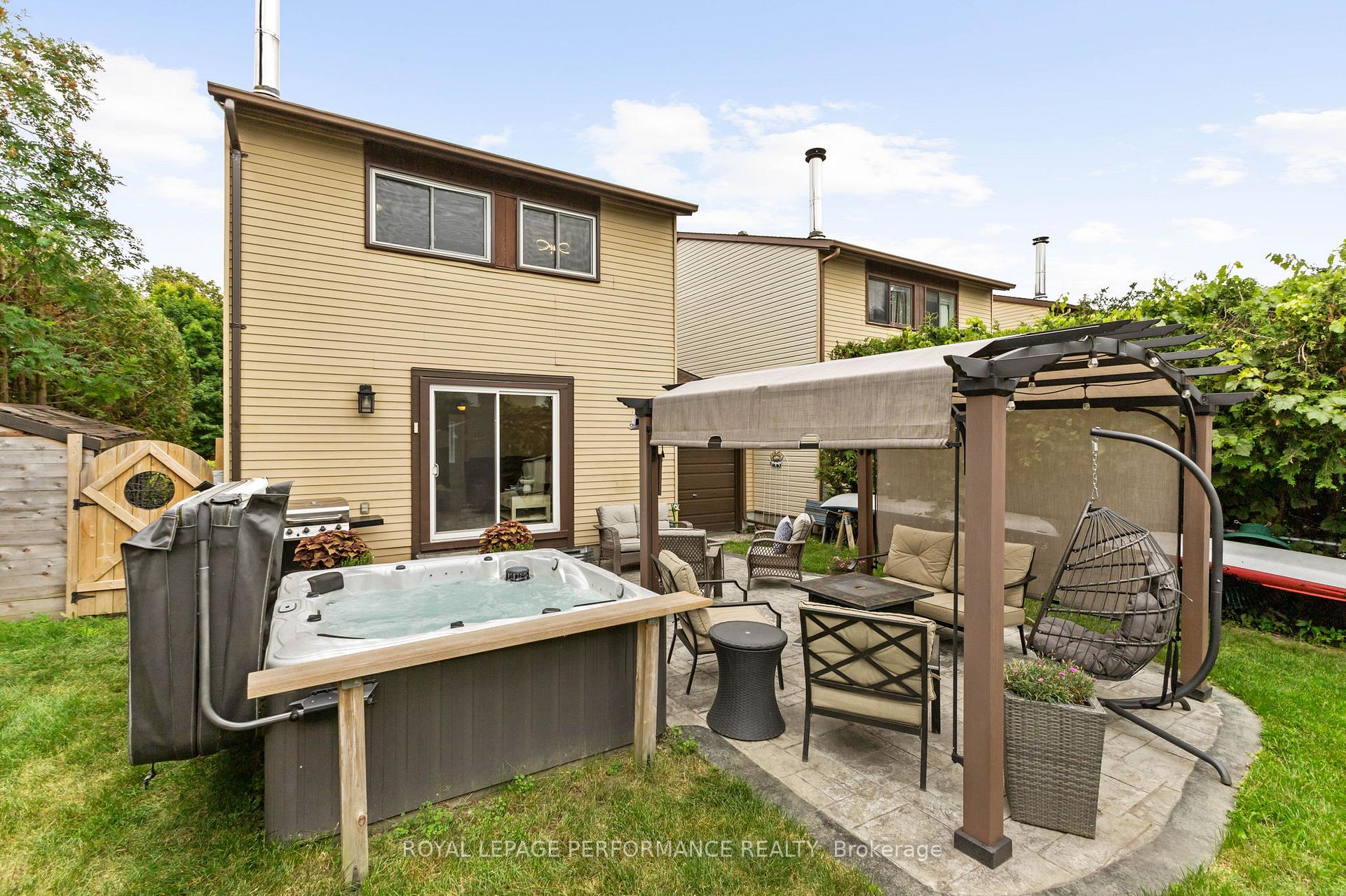 Photo 24 of 36 Berkshire Way, Ottawa, Barrhaven - Pheasant Run — HOMEH