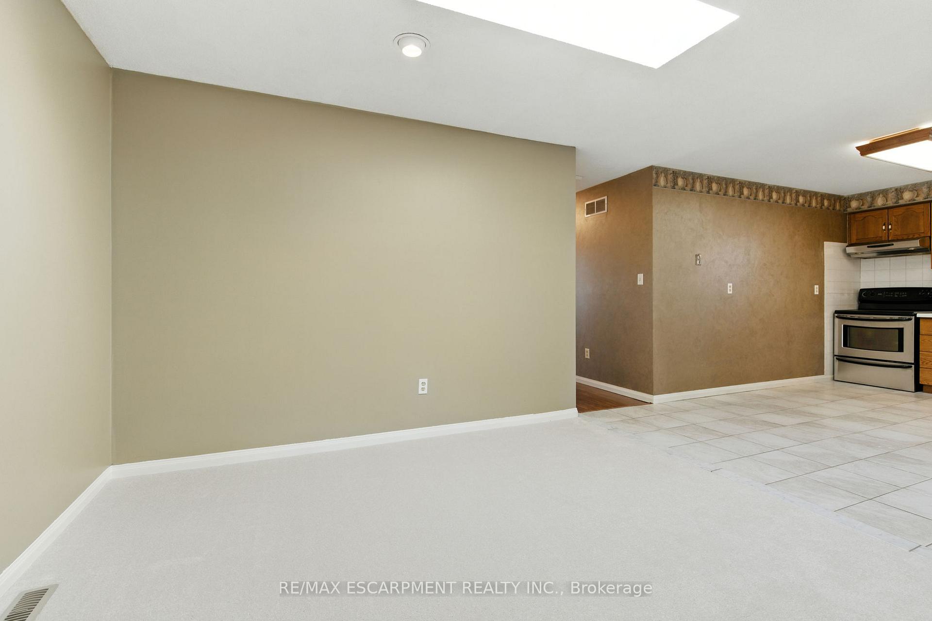Photo 11 of 127 Beaverbrook Avenue, Hamilton, Broughton — HOMEH