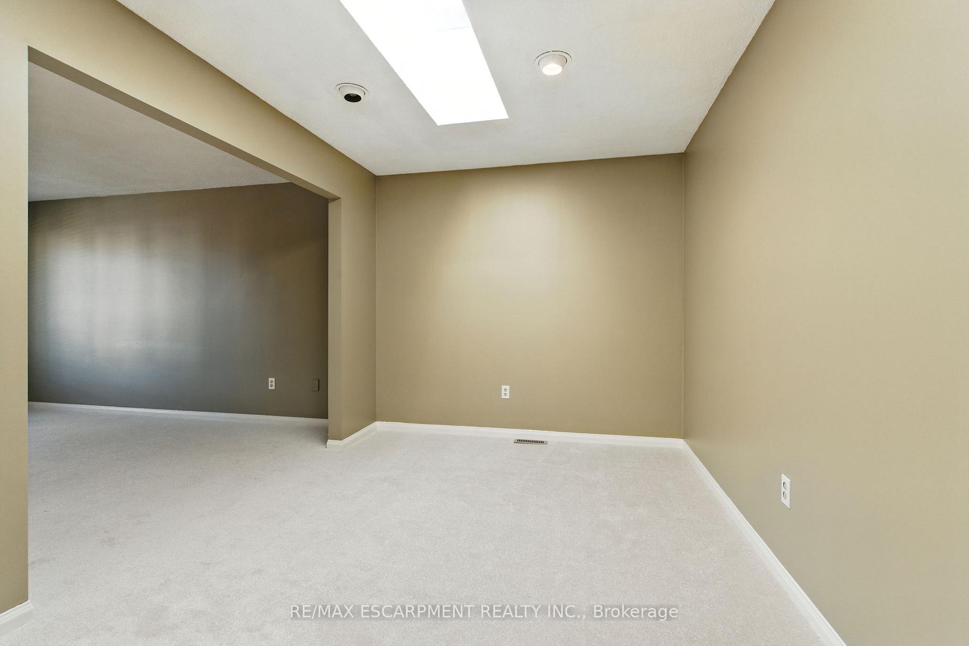 Photo 13 of 127 Beaverbrook Avenue, Hamilton, Broughton — HOMEH