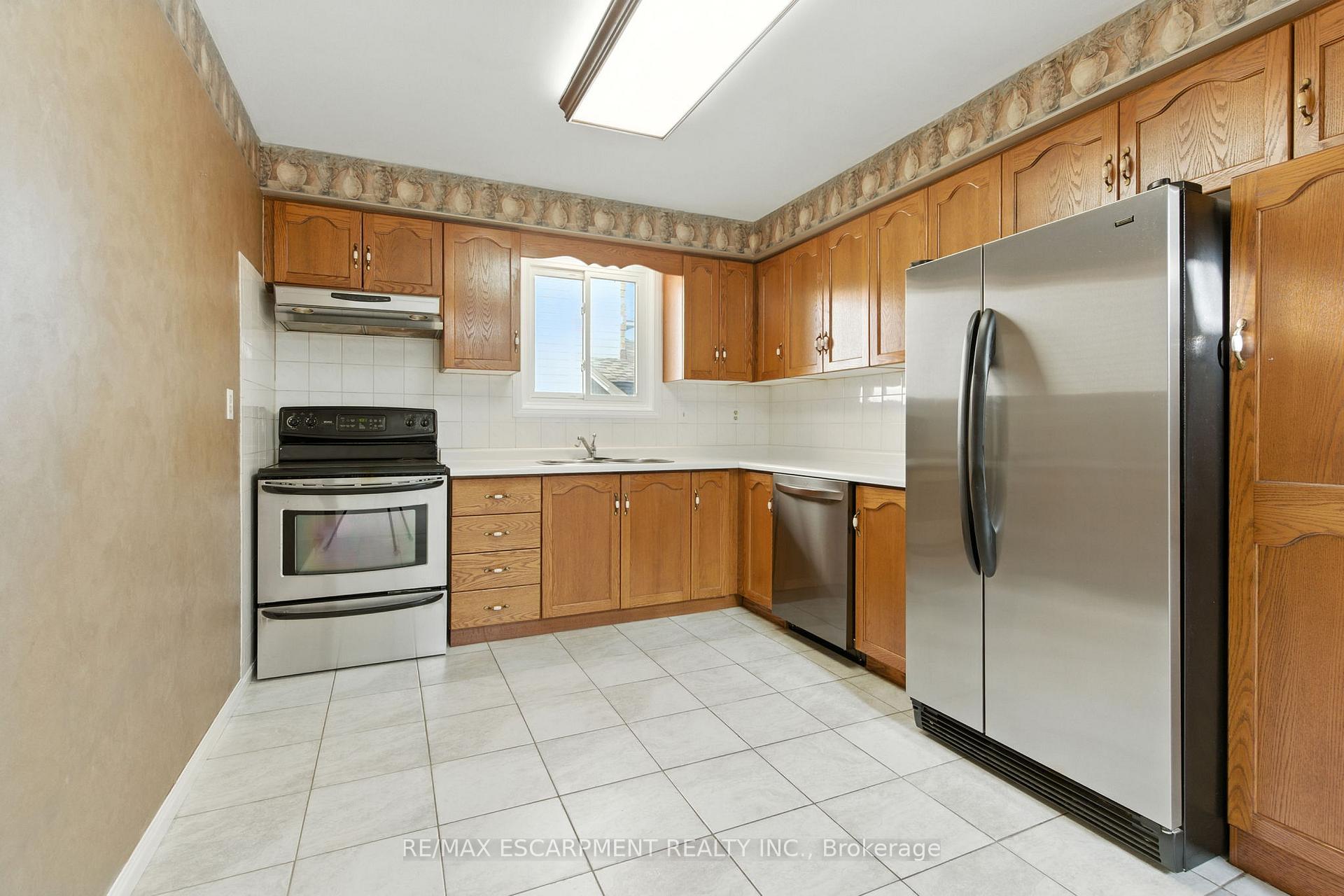 Photo 14 of 127 Beaverbrook Avenue, Hamilton, Broughton — HOMEH
