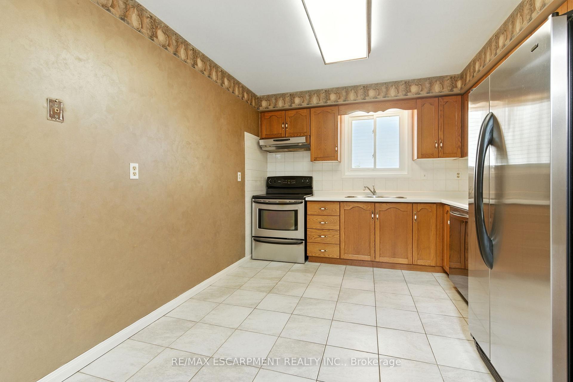 Photo 17 of 127 Beaverbrook Avenue, Hamilton, Broughton — HOMEH