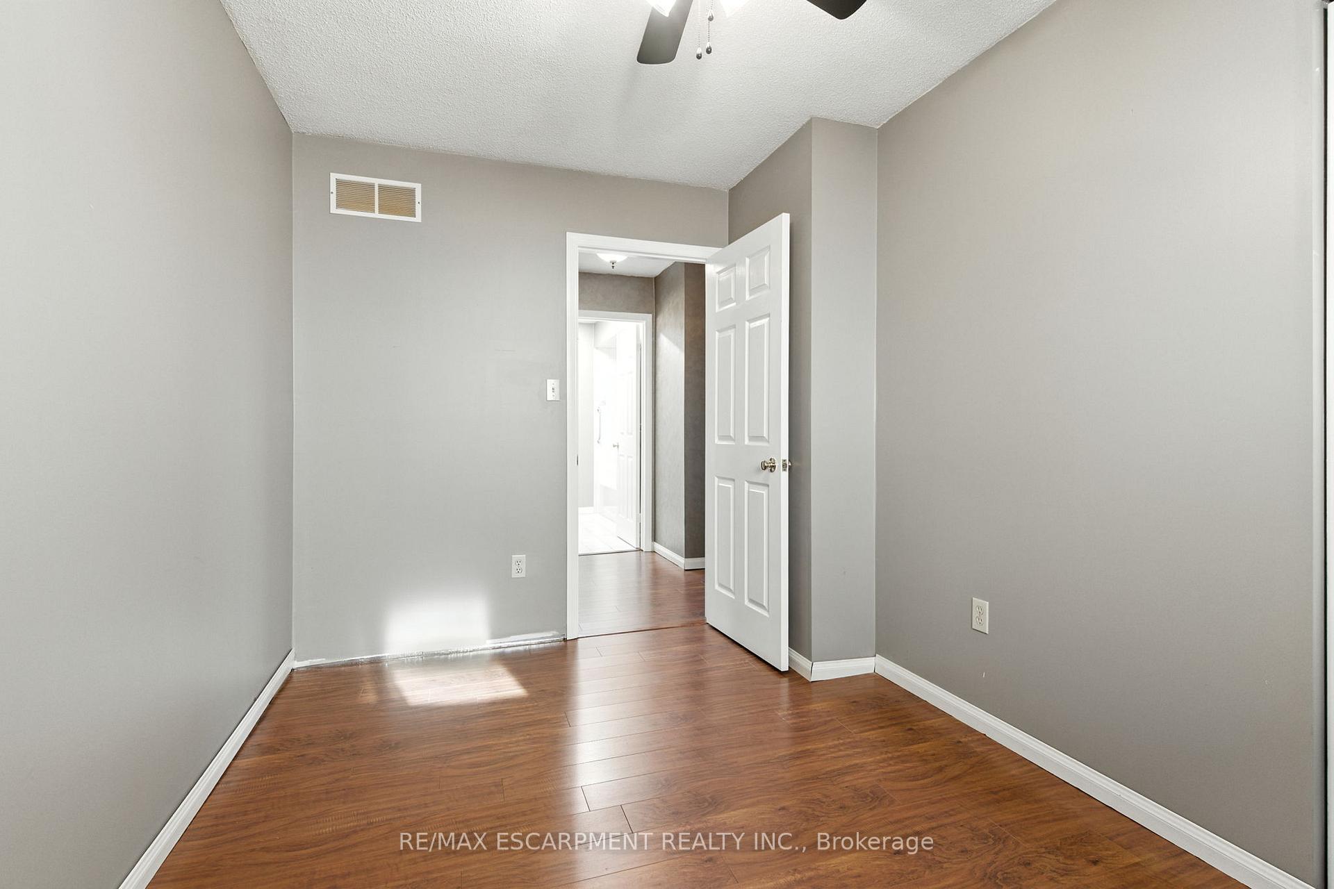 Photo 20 of 127 Beaverbrook Avenue, Hamilton, Broughton — HOMEH