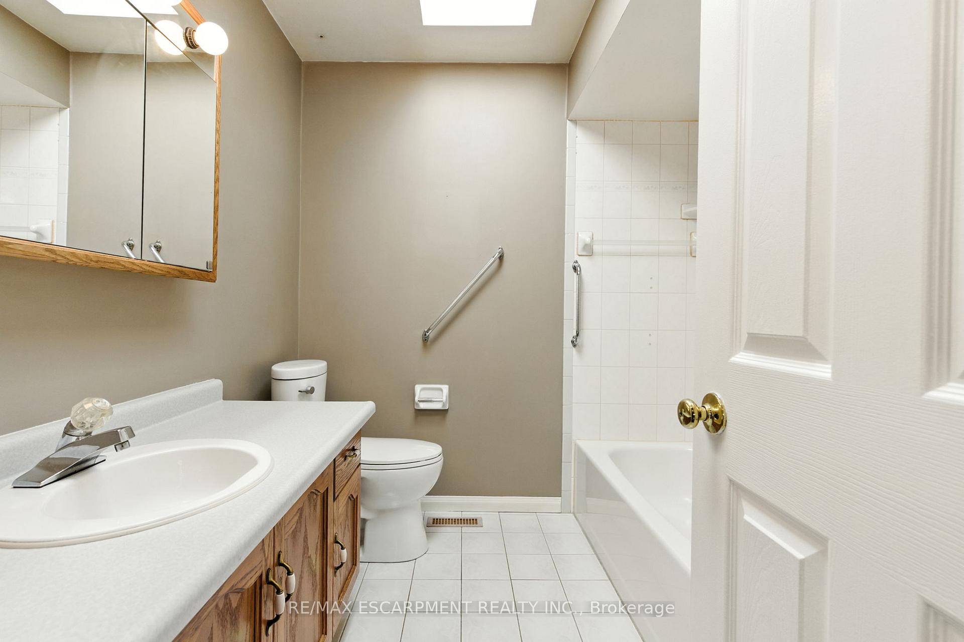 Photo 26 of 127 Beaverbrook Avenue, Hamilton, Broughton — HOMEH