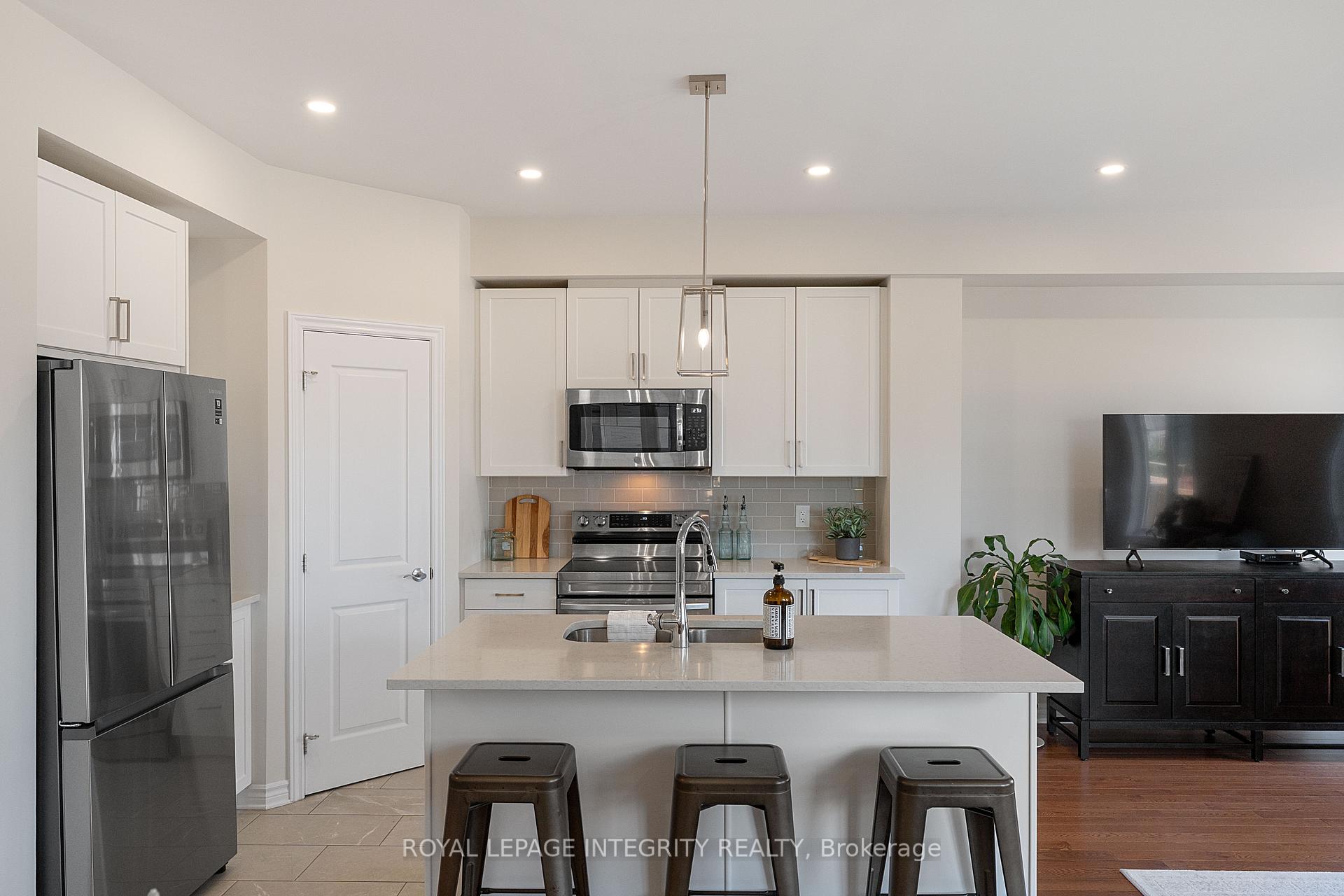 Photo 4 of 508 Escapade Private, Ottawa, Blossom Park/Kemp Park/Findlay Creek — HOMEH