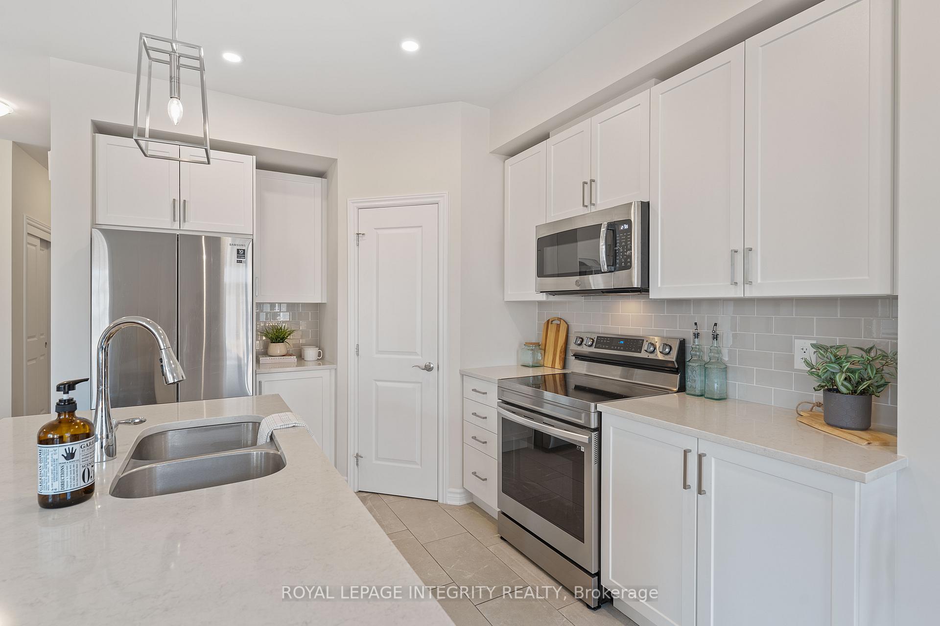 Photo 3 of 508 Escapade Private, Ottawa, Blossom Park/Kemp Park/Findlay Creek — HOMEH
