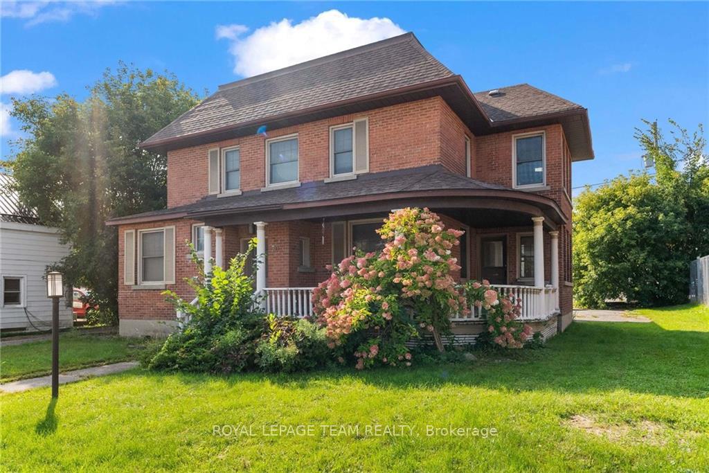 Photo 2 of 70 Madawaska Street, Arnprior — HOMEH