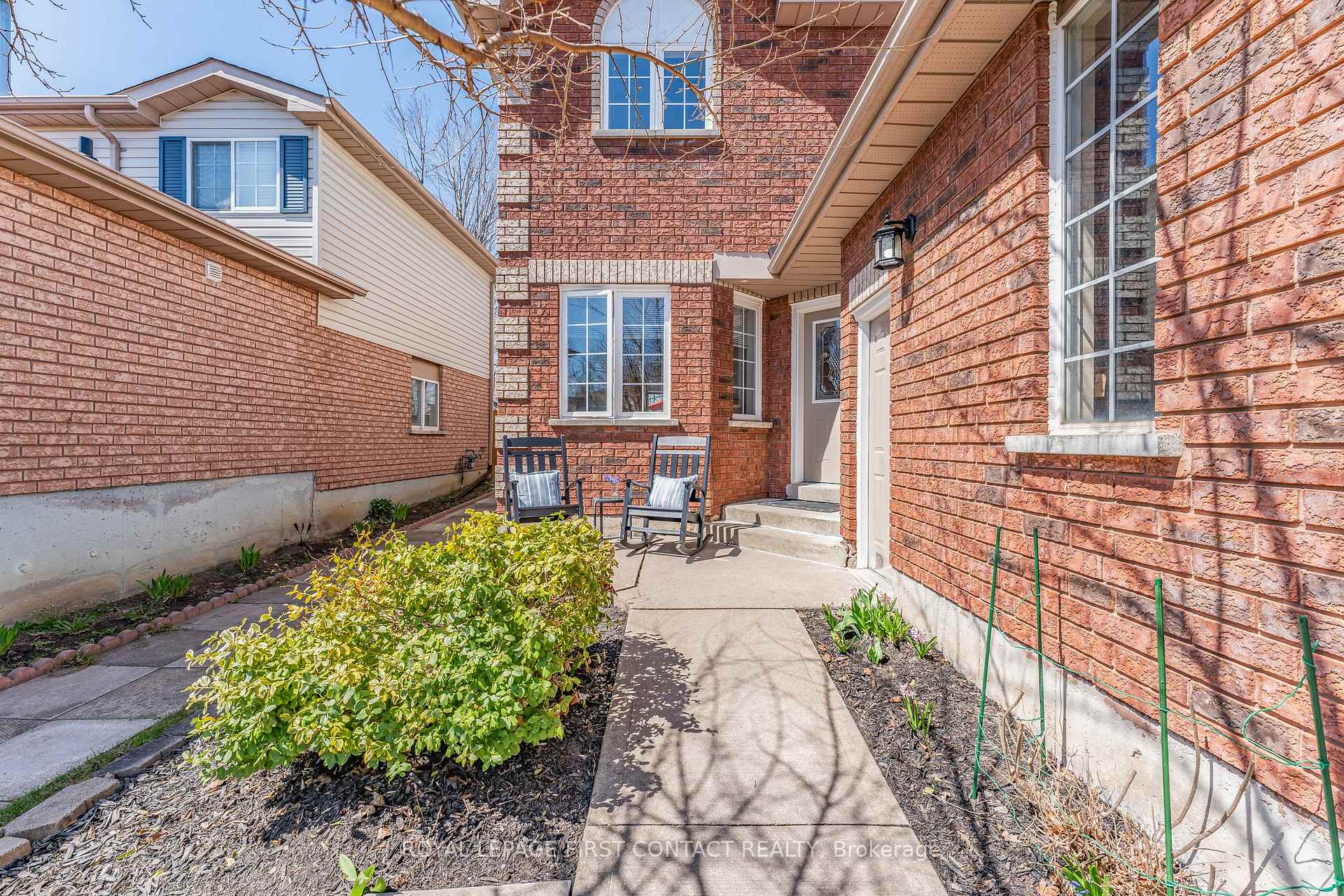Photo 2 of 96 Churchland Drive, Barrie, Holly — HOMEH