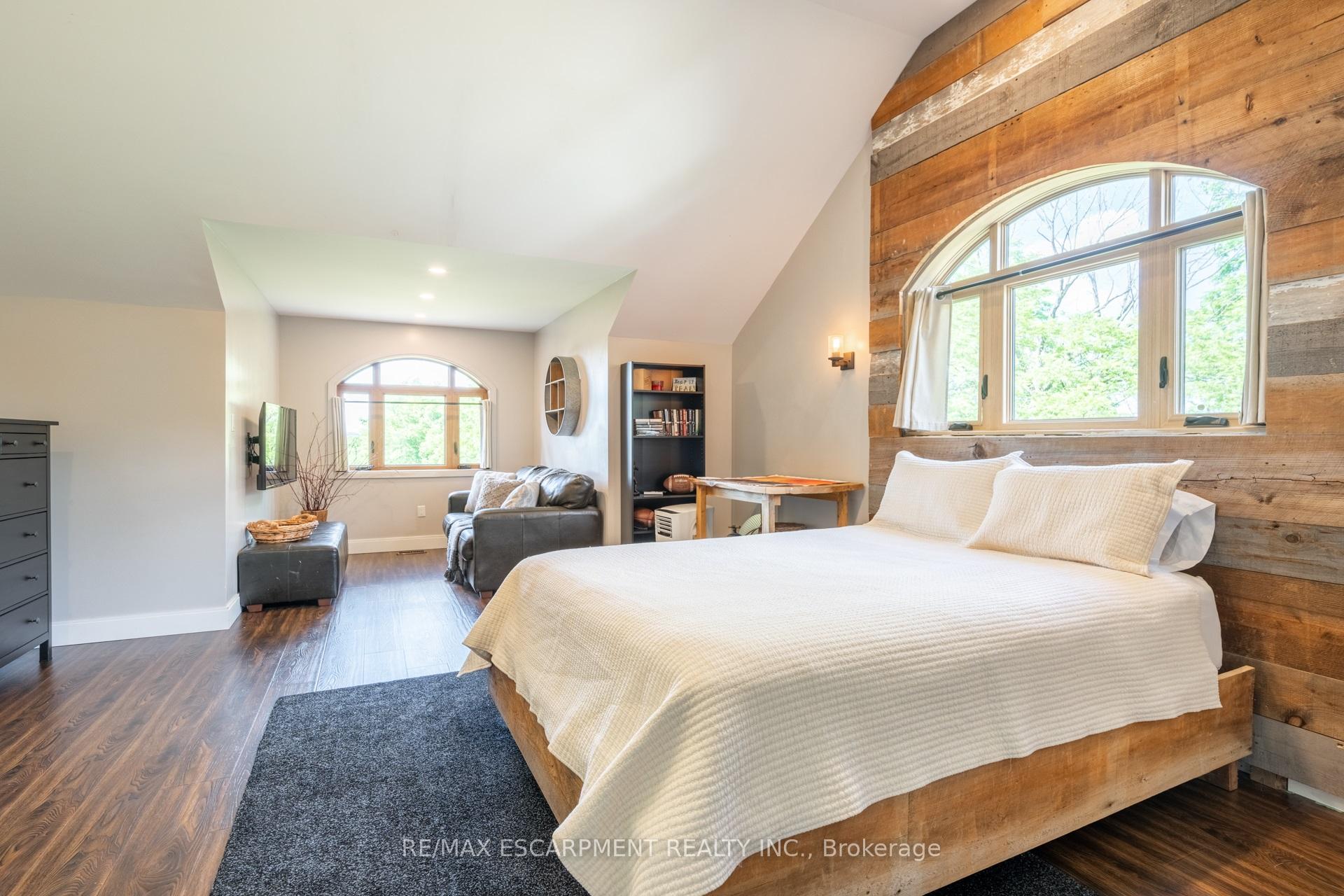 Photo 25 of 5565 Guelph Line, Burlington, Rural Burlington — HOMEH