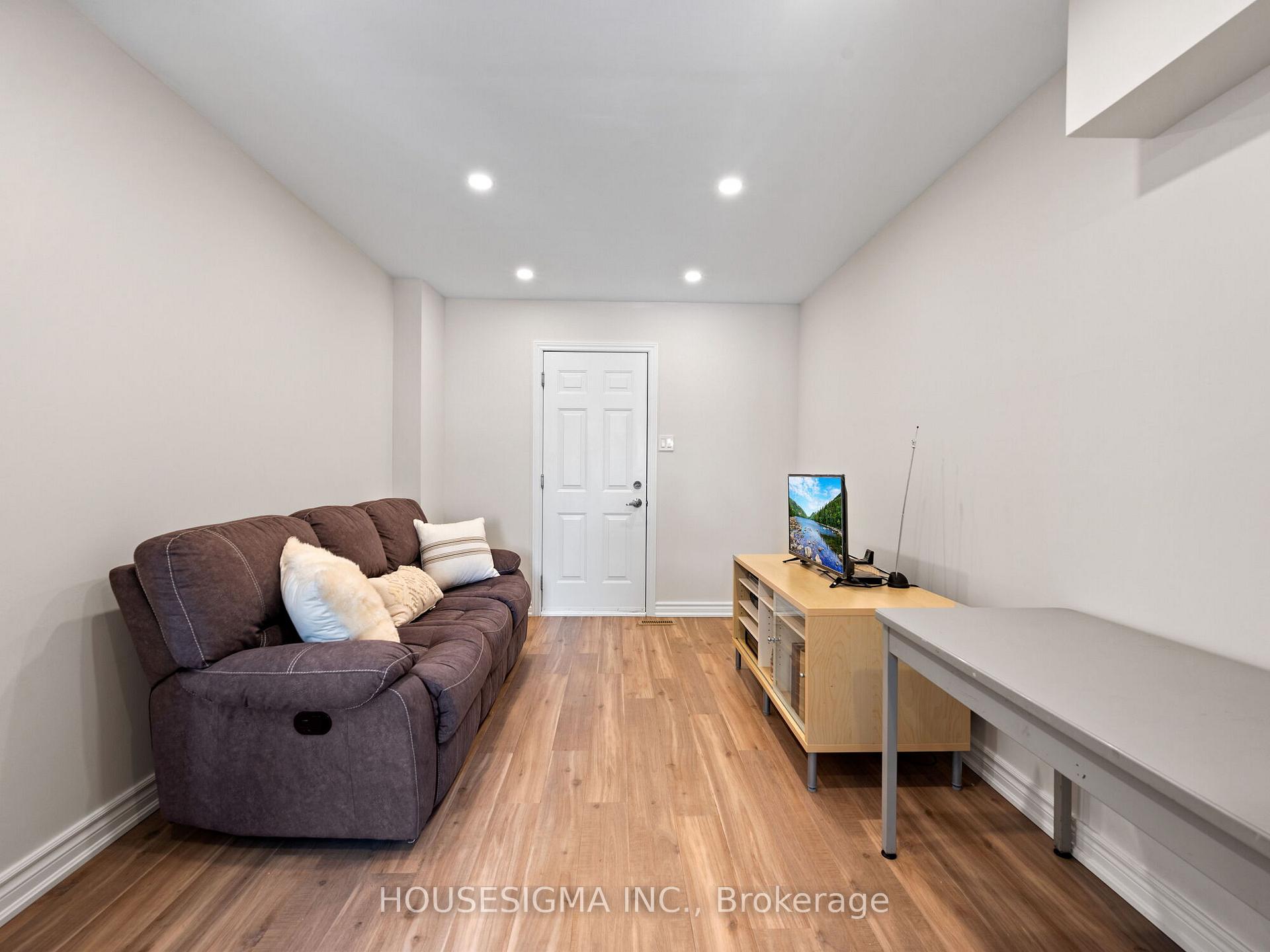 Photo 13 of 10 Willow Drive, Barrie, Holly — HOMEH