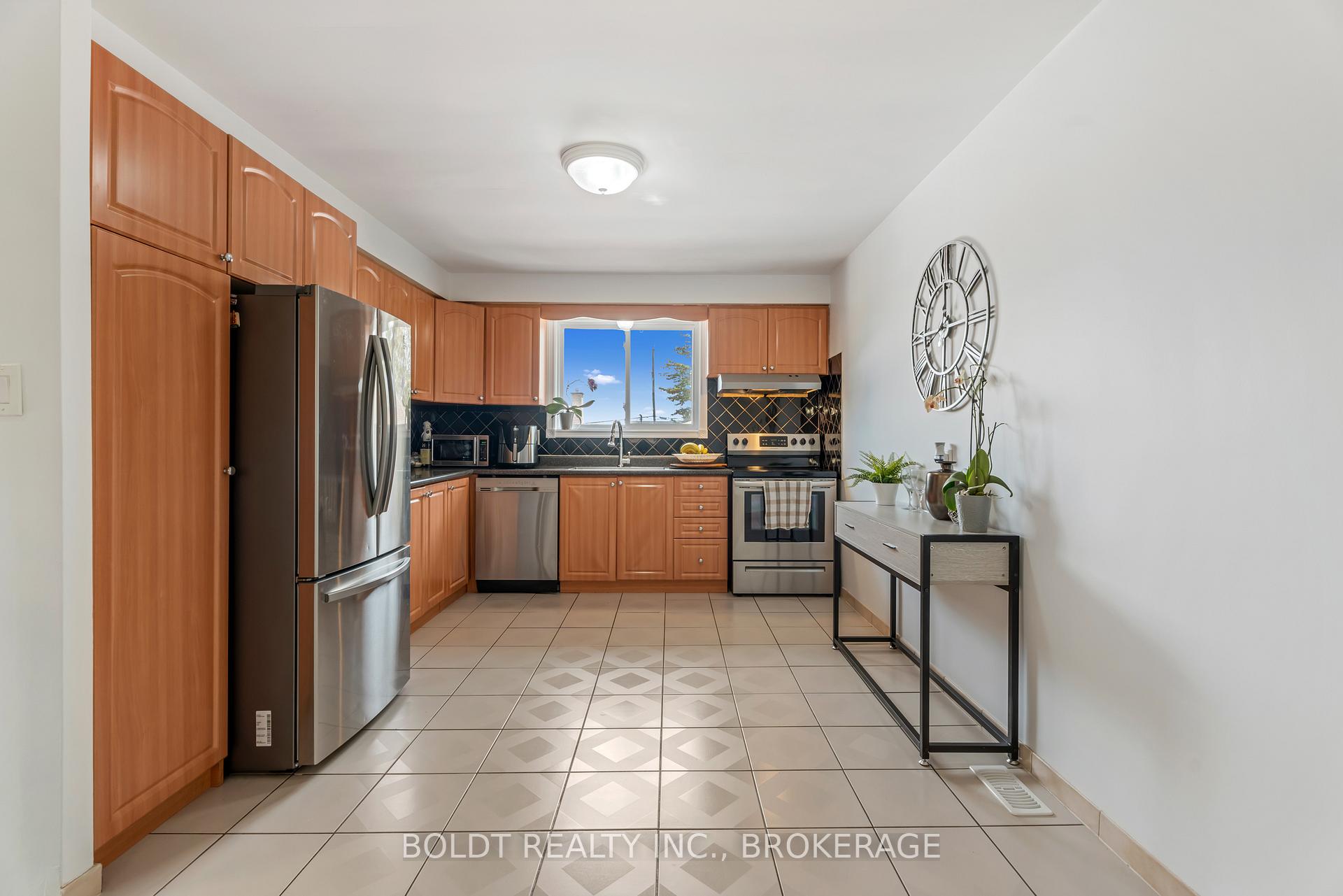 Photo 6 of 124 Quaker Crescent, Hamilton, Quinndale — HOMEH