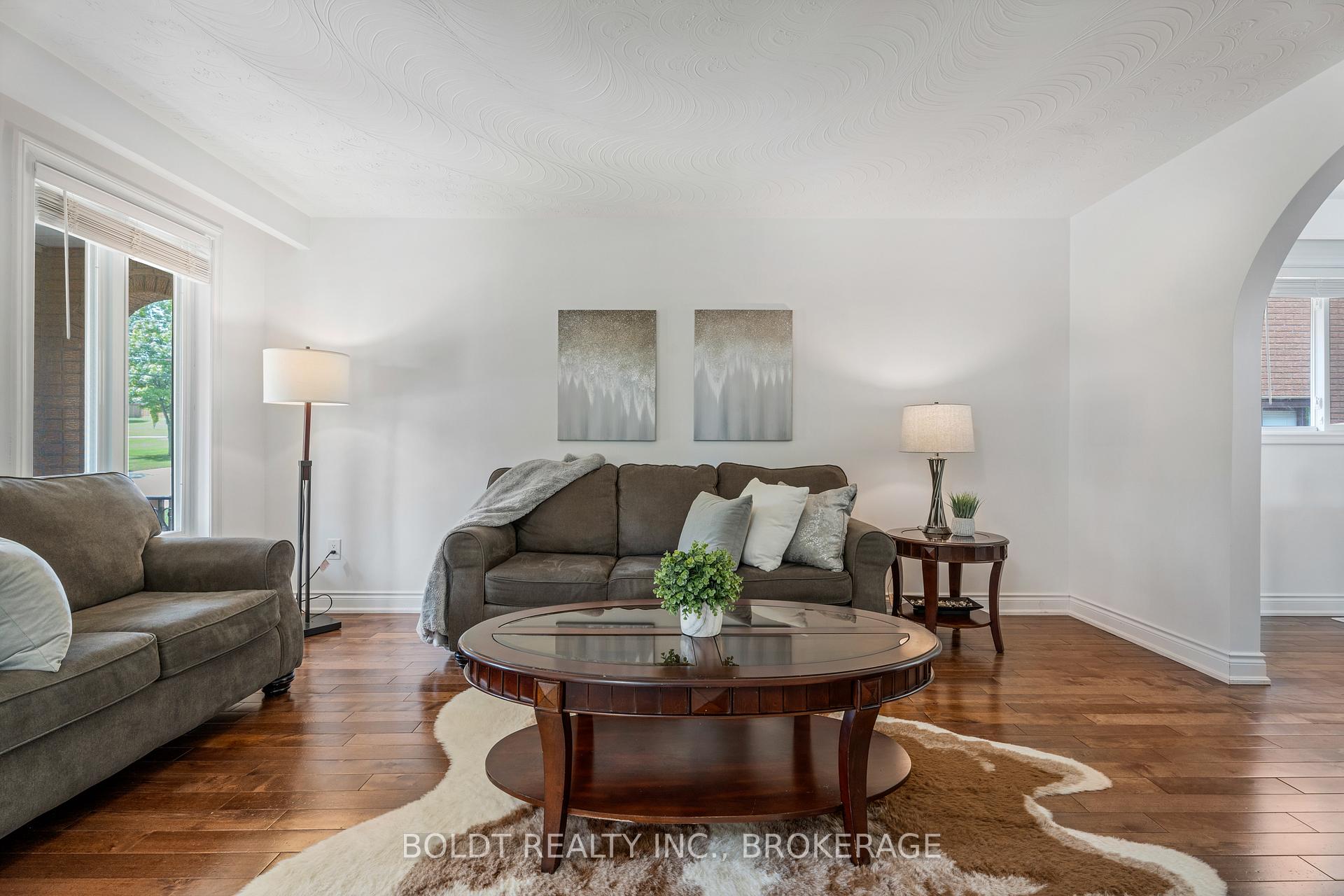 Photo 9 of 124 Quaker Crescent, Hamilton, Quinndale — HOMEH