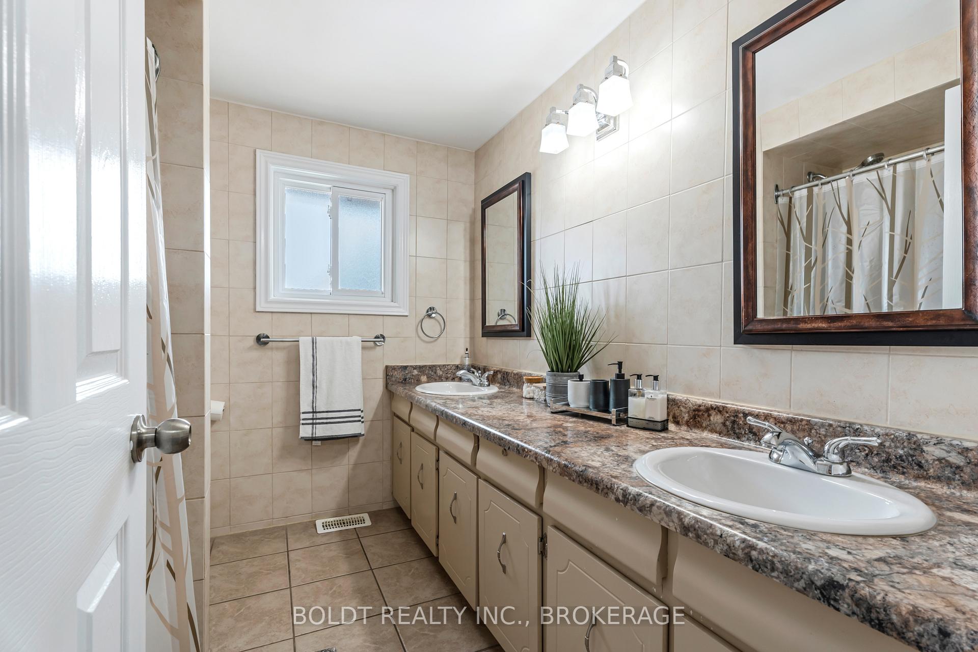 Photo 10 of 124 Quaker Crescent, Hamilton, Quinndale — HOMEH