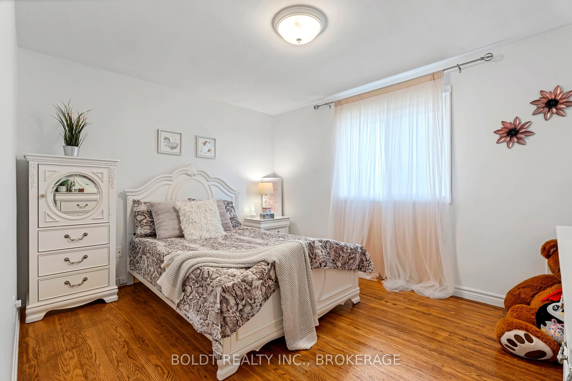 Photo 15 of 124 Quaker Crescent, Hamilton, Quinndale — HOMEH