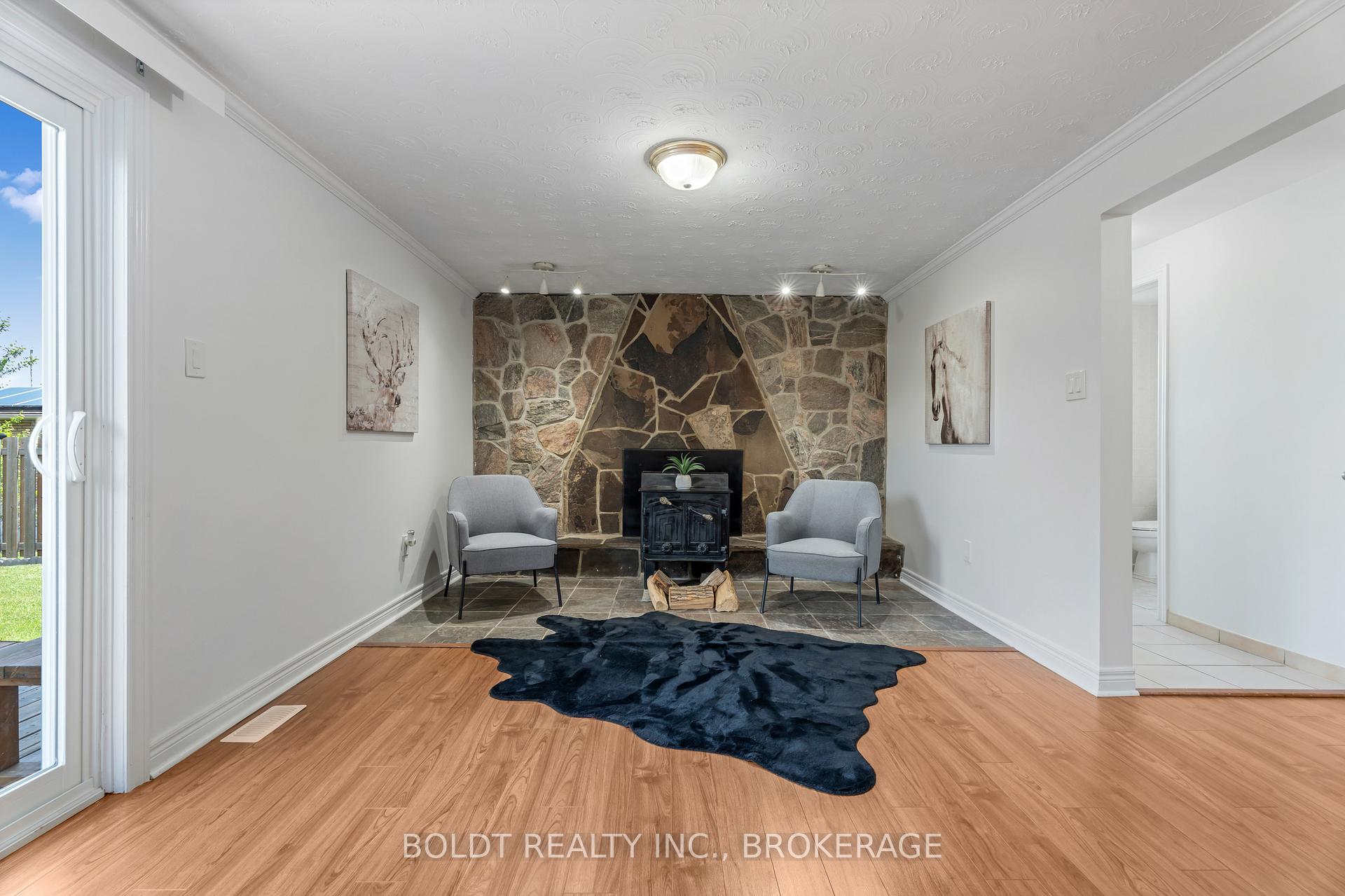Photo 21 of 124 Quaker Crescent, Hamilton, Quinndale — HOMEH