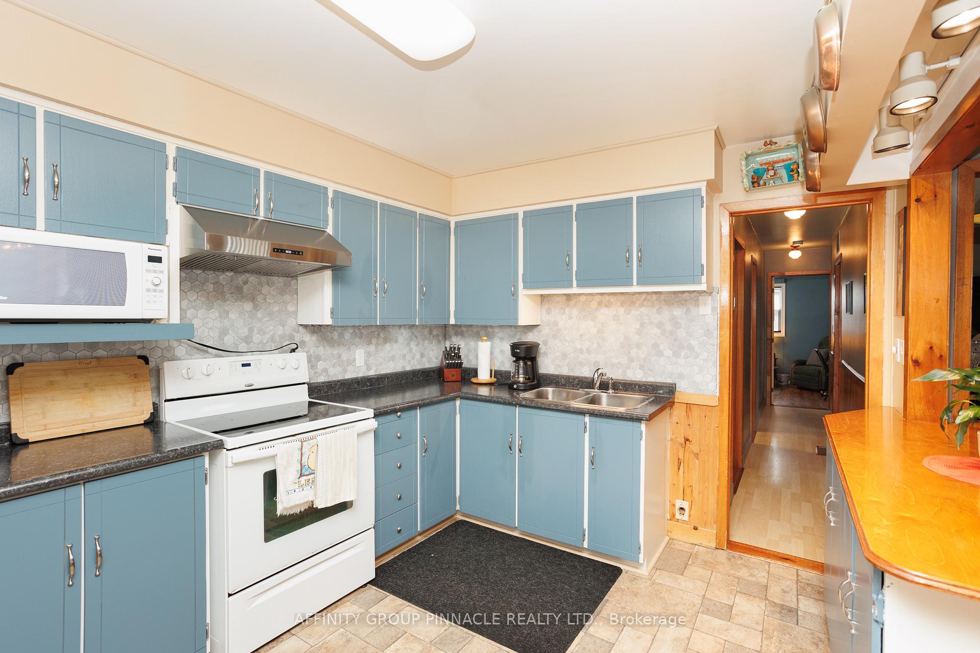 Photo 21 of 46 Maplewood Avenue, Brock, Beaverton — HOMEH