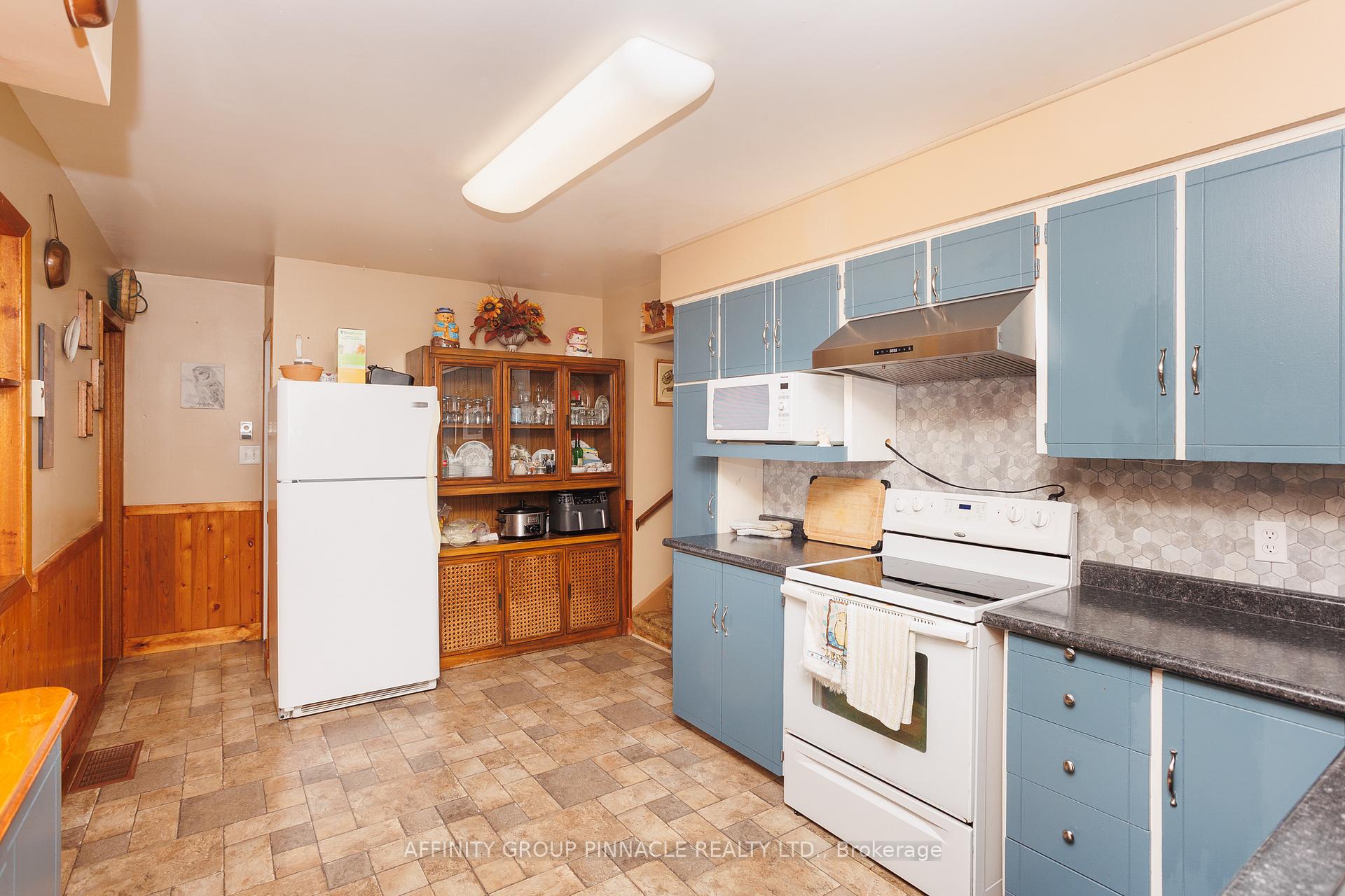 Photo 23 of 46 Maplewood Avenue, Brock, Beaverton — HOMEH
