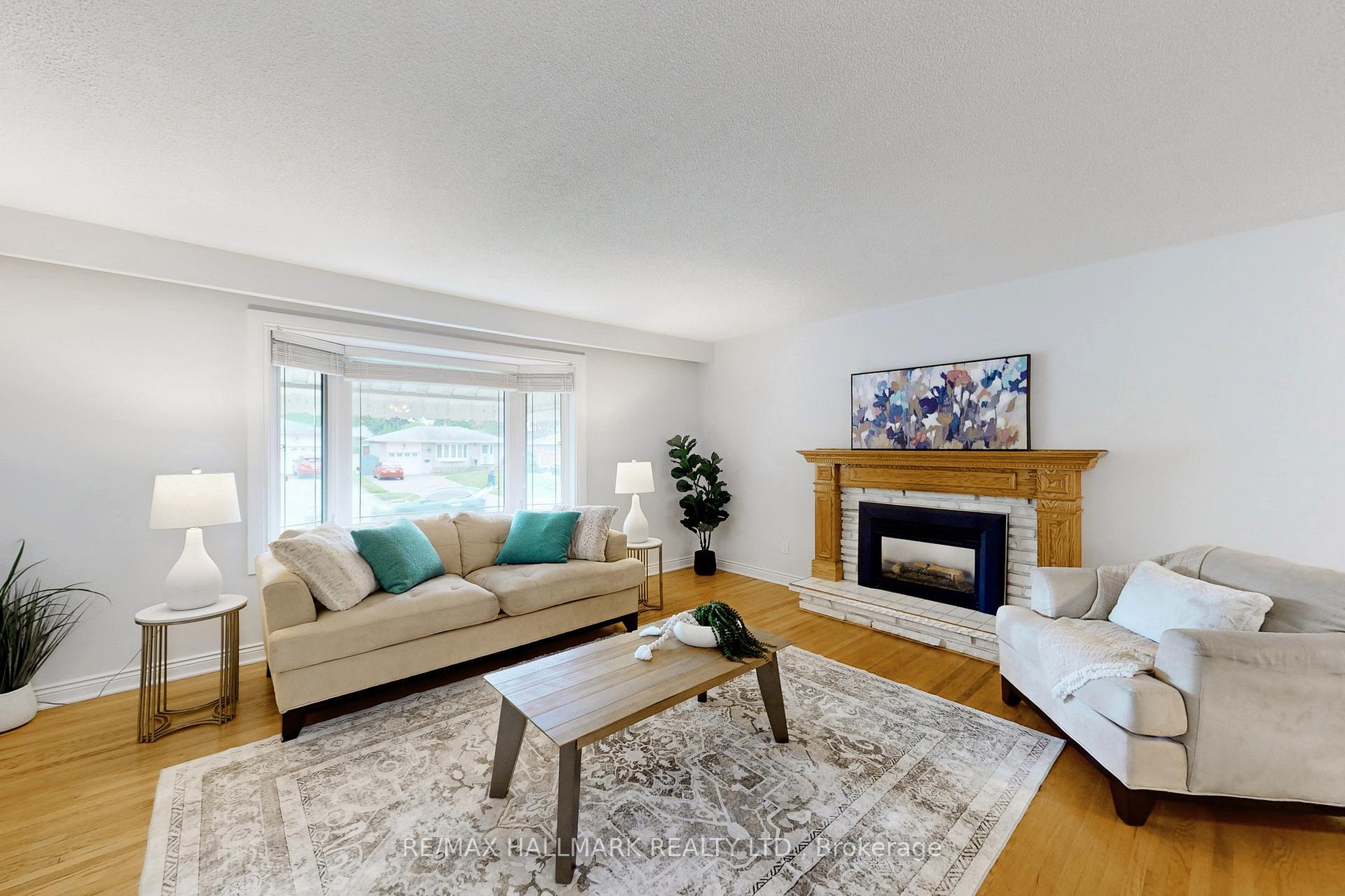 Photo 3 of 690 Adelaide Avenue E, Oshawa, Eastdale — HOMEH