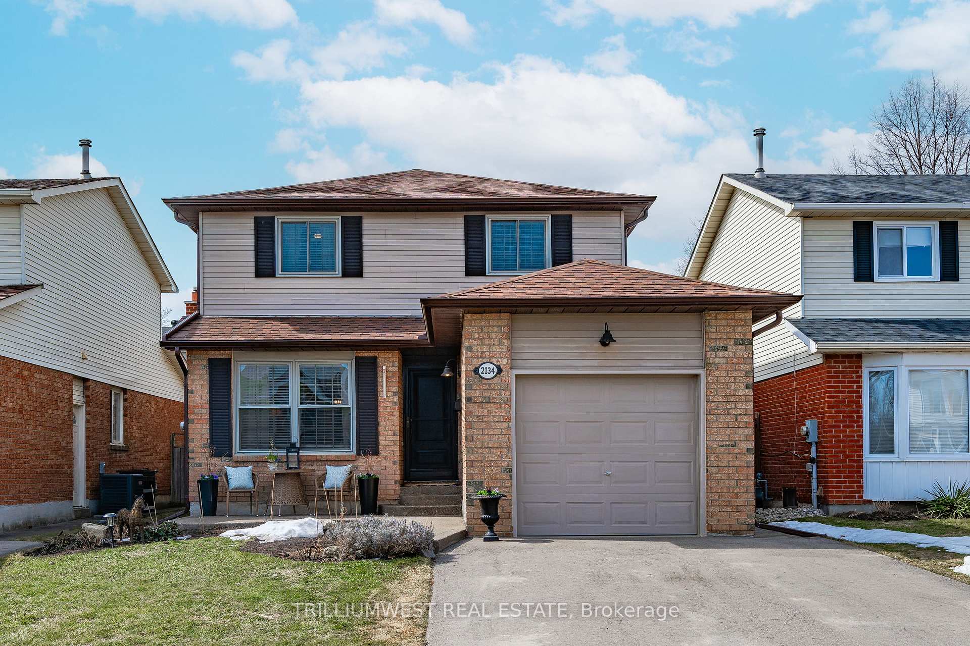 Photo 2 of 2134 Clipper Crescent, Burlington, Headon — HOMEH