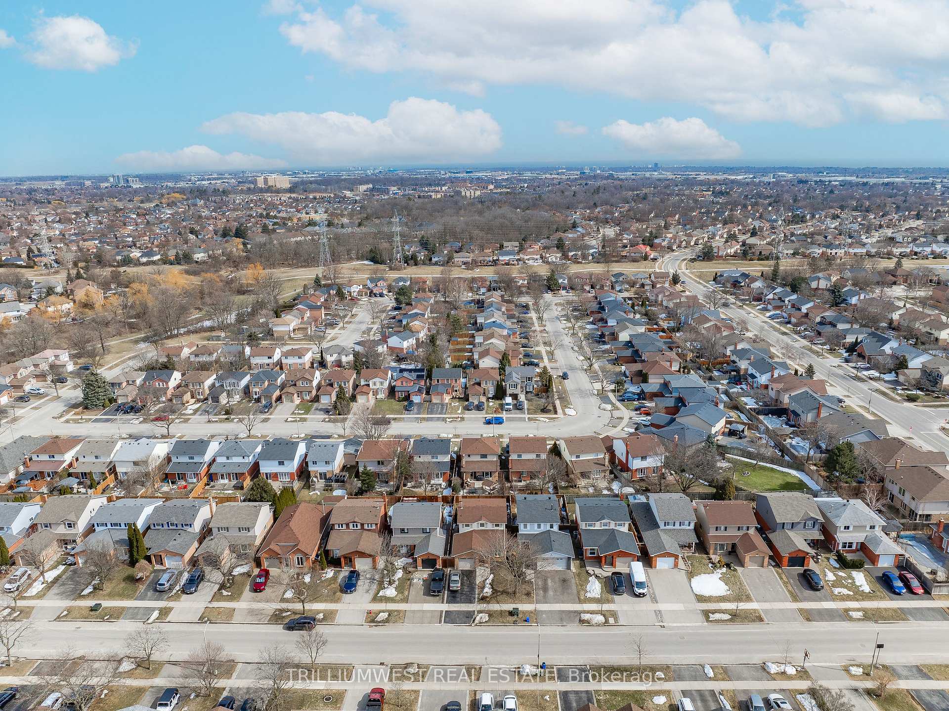 Photo 42 of 2134 Clipper Crescent, Burlington, Headon — HOMEH
