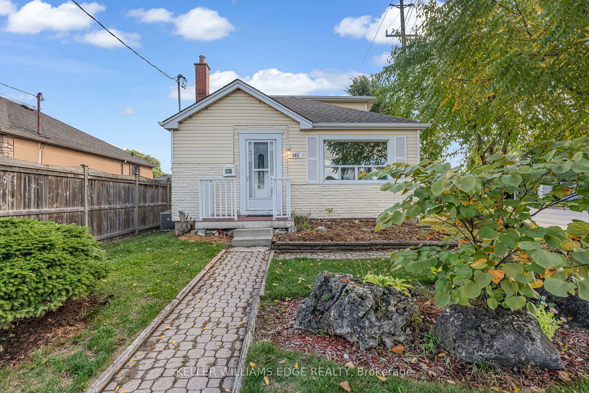 Photo 2 of 161 Cochrane Road, Hamilton, Glenview — HOMEH