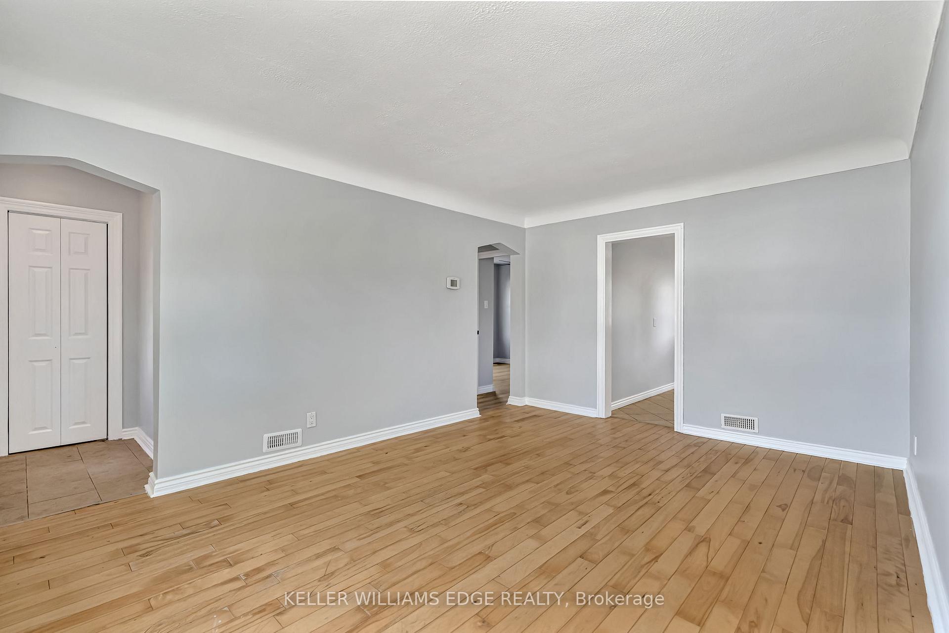 Photo 5 of 161 Cochrane Road, Hamilton, Glenview — HOMEH