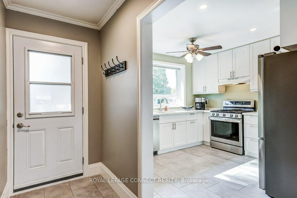 Photo 8 of 33 Tulloch Drive, Ajax, South East — HOMEH