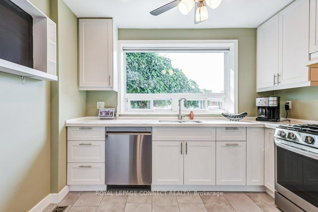 Photo 16 of 33 Tulloch Drive, Ajax, South East — HOMEH