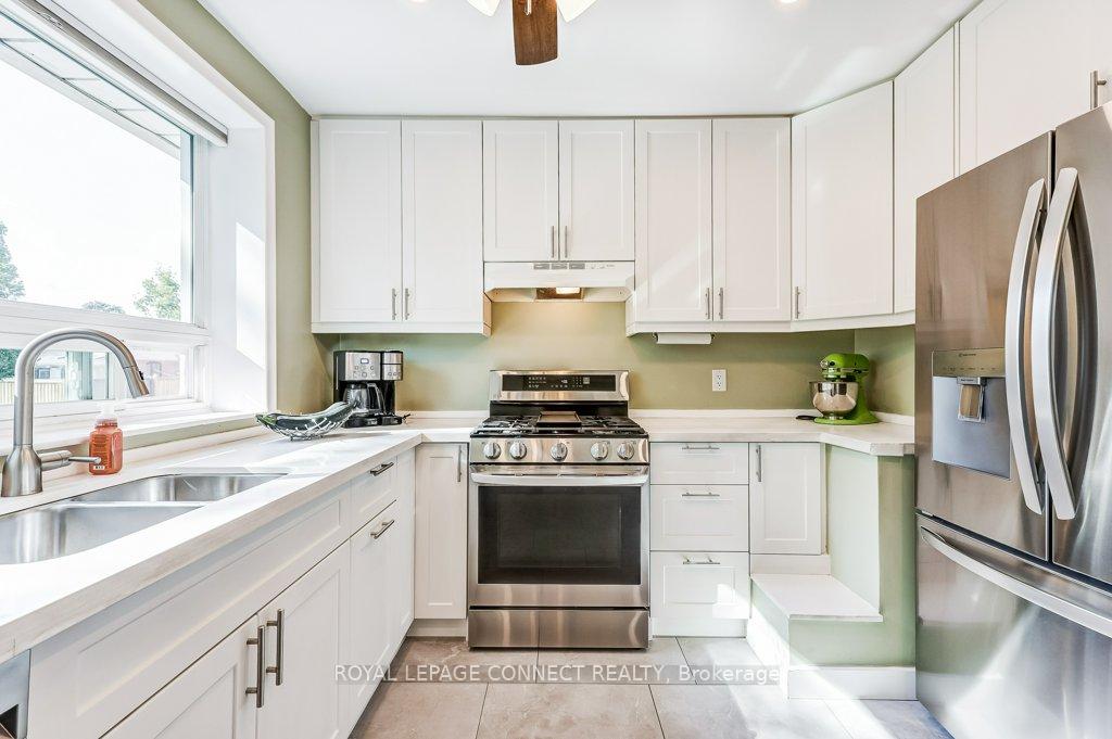 Photo 10 of 33 Tulloch Drive, Ajax, South East — HOMEH