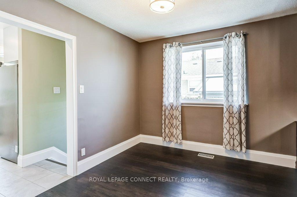 Photo 13 of 33 Tulloch Drive, Ajax, South East — HOMEH