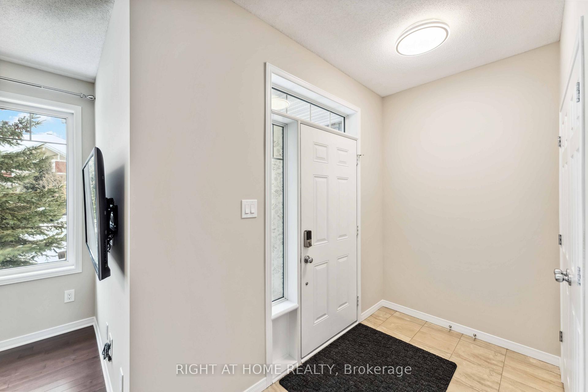 Photo 3 of 422 Sweetflag Street, Ottawa, Barrhaven - Longfields — HOMEH