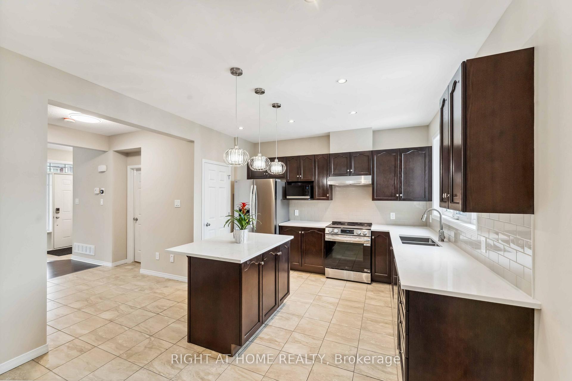 Photo 6 of 422 Sweetflag Street, Ottawa, Barrhaven - Longfields — HOMEH