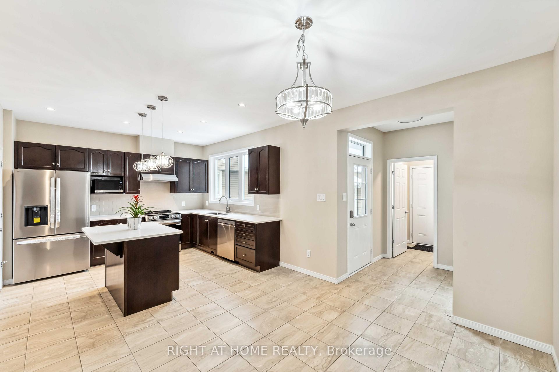 Photo 7 of 422 Sweetflag Street, Ottawa, Barrhaven - Longfields — HOMEH