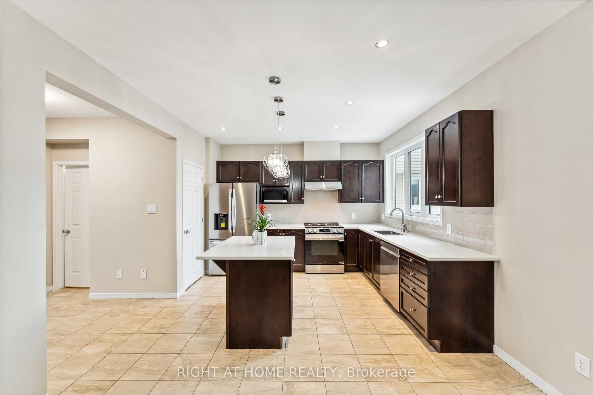 Photo 8 of 422 Sweetflag Street, Ottawa, Barrhaven - Longfields — HOMEH