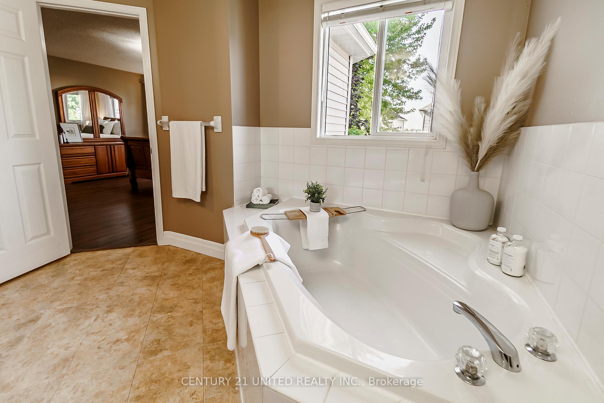 Photo 25 of 1050 Beatrice Street E, Oshawa, Pinecrest — HOMEH